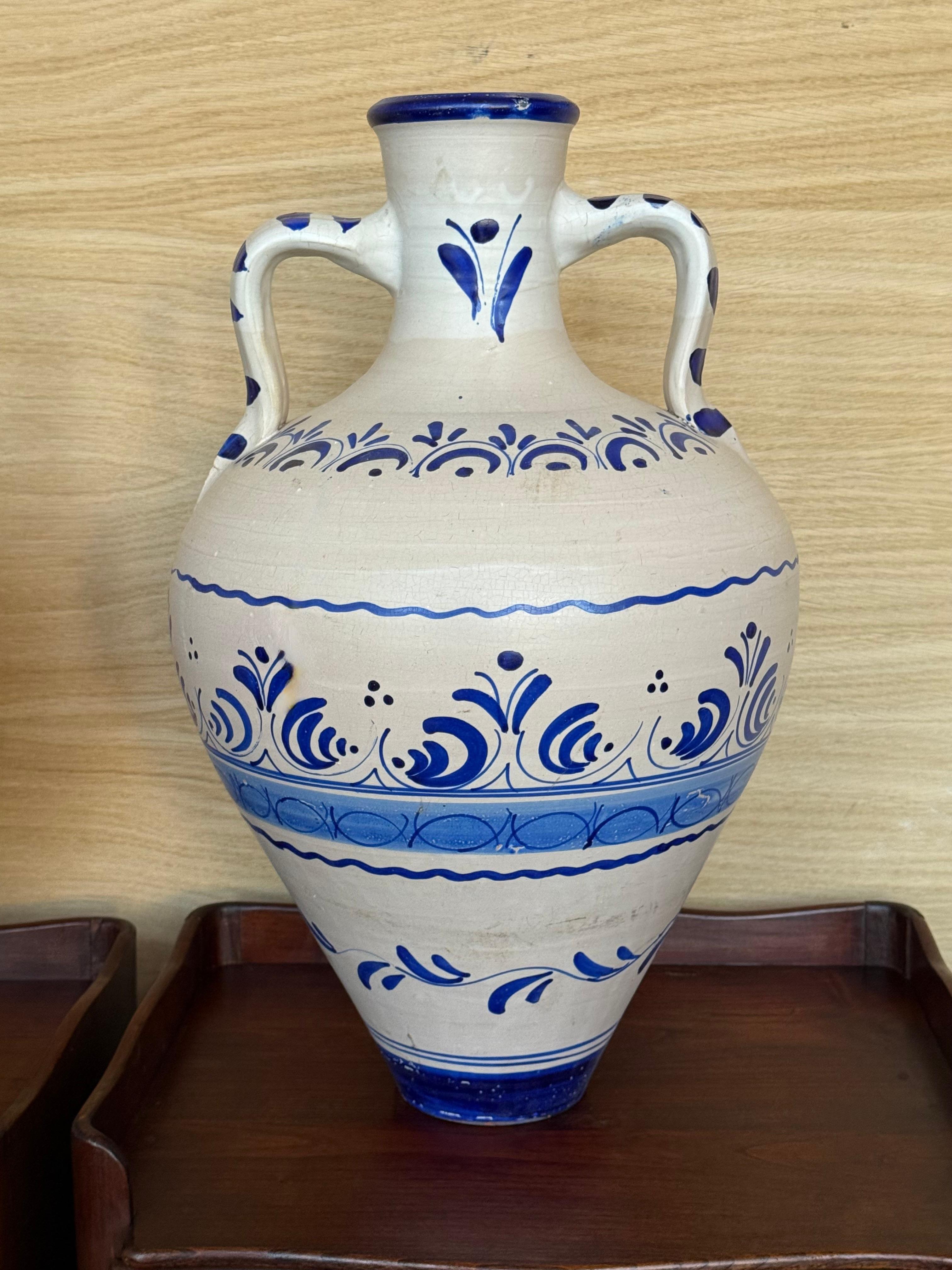 Paar Talavera Dekorative Vase aus Keramik, Blau & Weiß im Angebot 4