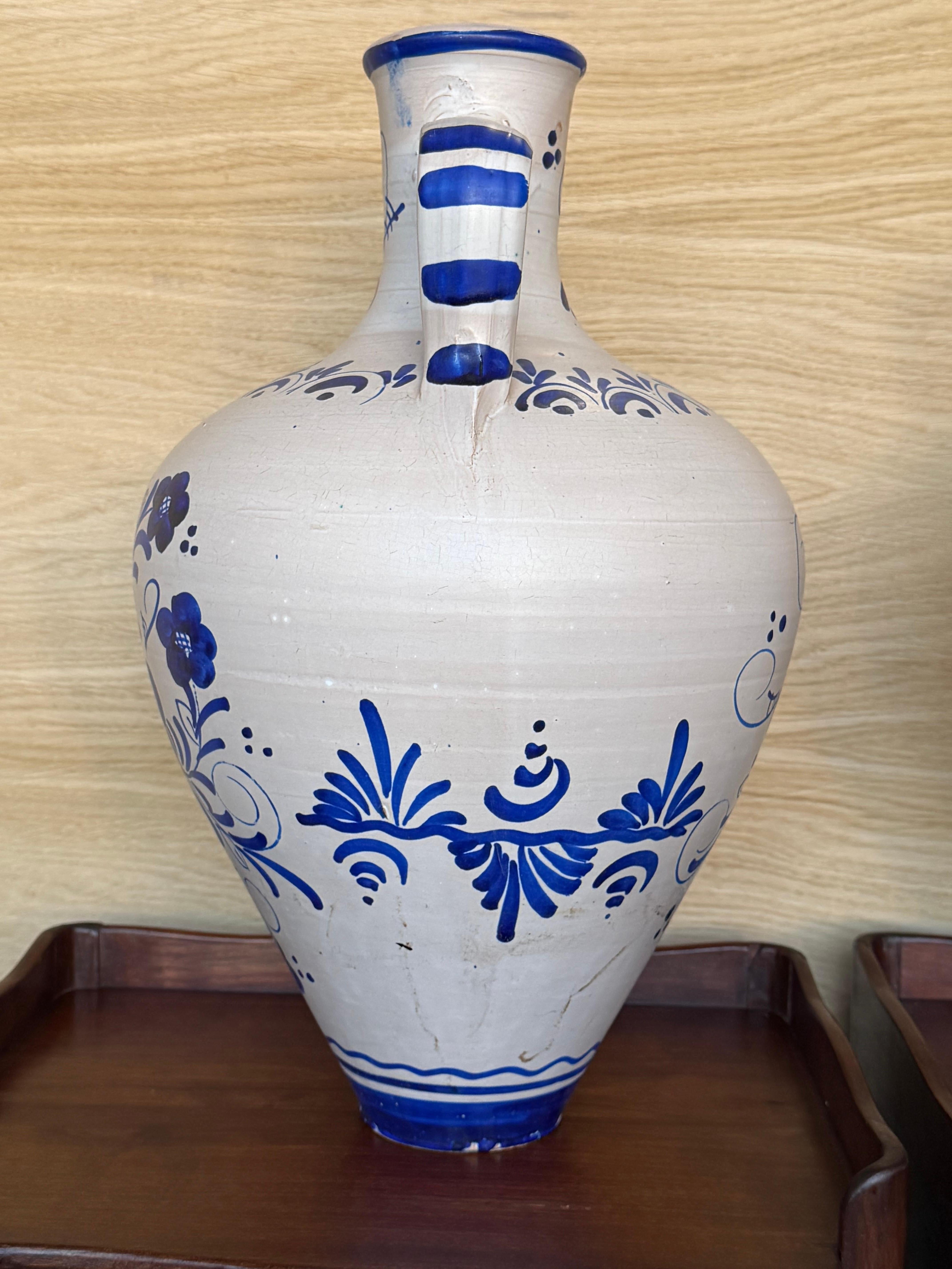 Paar Talavera Dekorative Vase aus Keramik, Blau & Weiß (Spanisch) im Angebot
