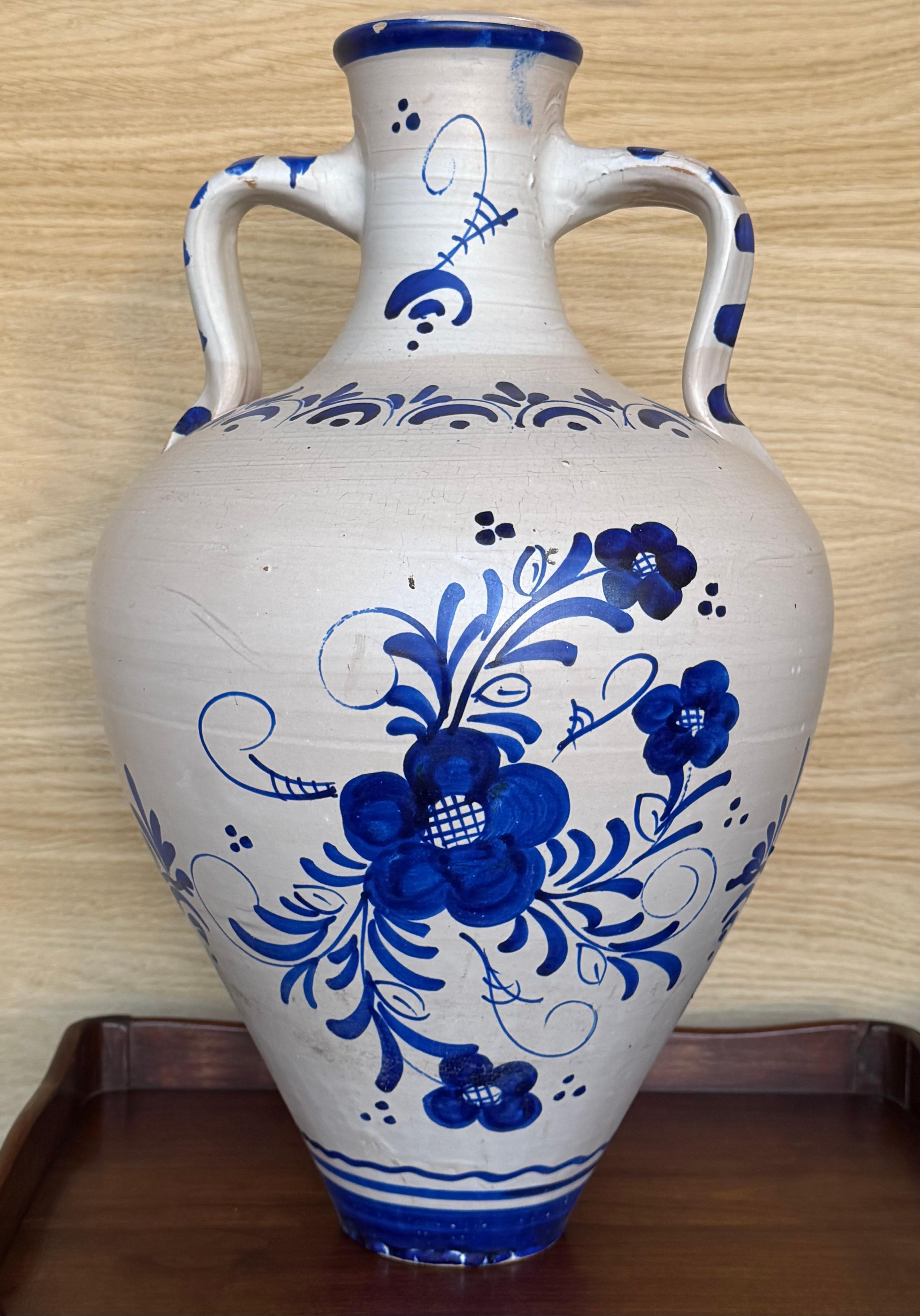 Paar Talavera Dekorative Vase aus Keramik, Blau & Weiß im Zustand „Gut“ im Angebot in Miami, FL