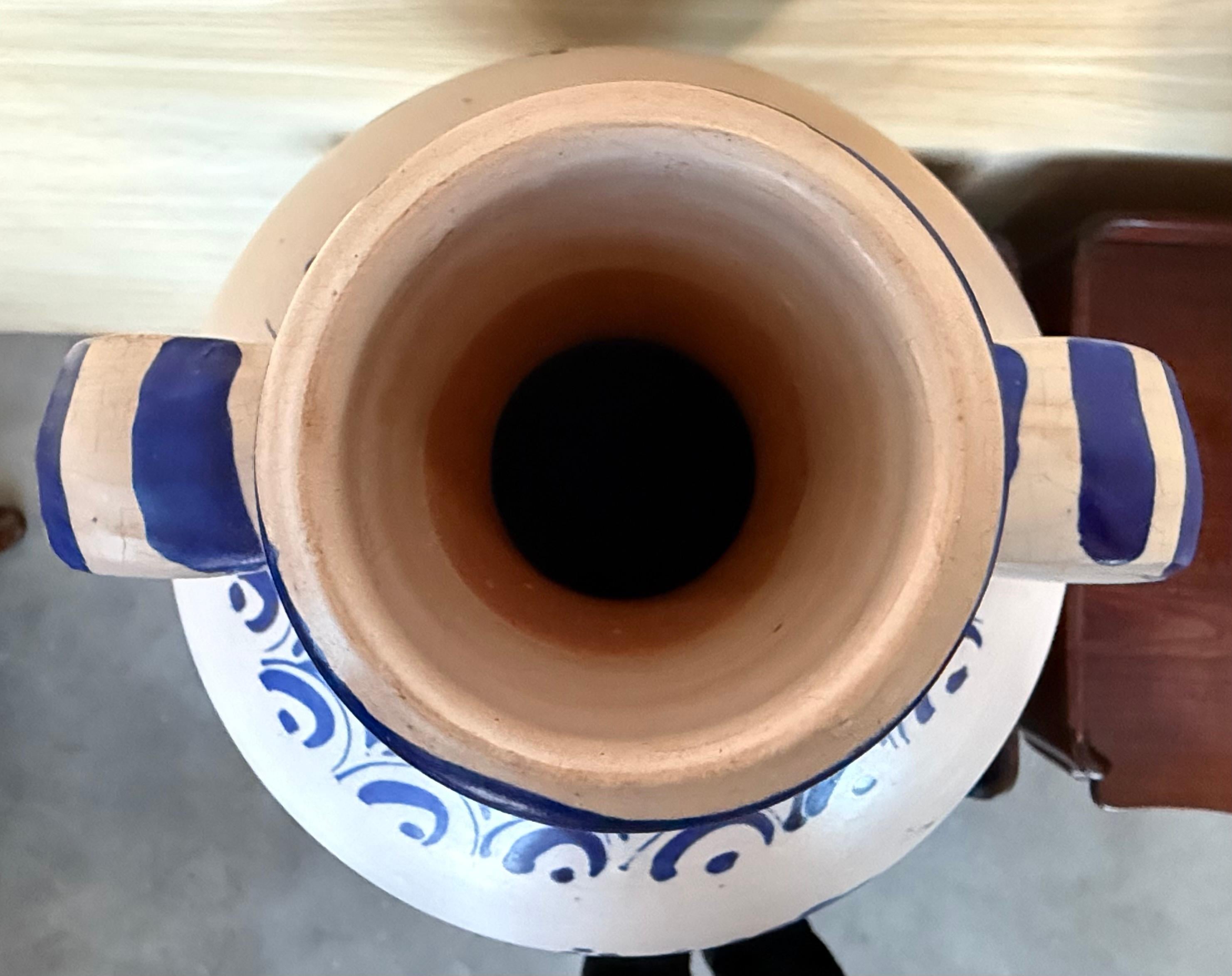 Paar Talavera Dekorative Vase aus Keramik, Blau & Weiß im Angebot 1