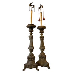 Coppia di lampade a candelabro alte in ottone del 1870