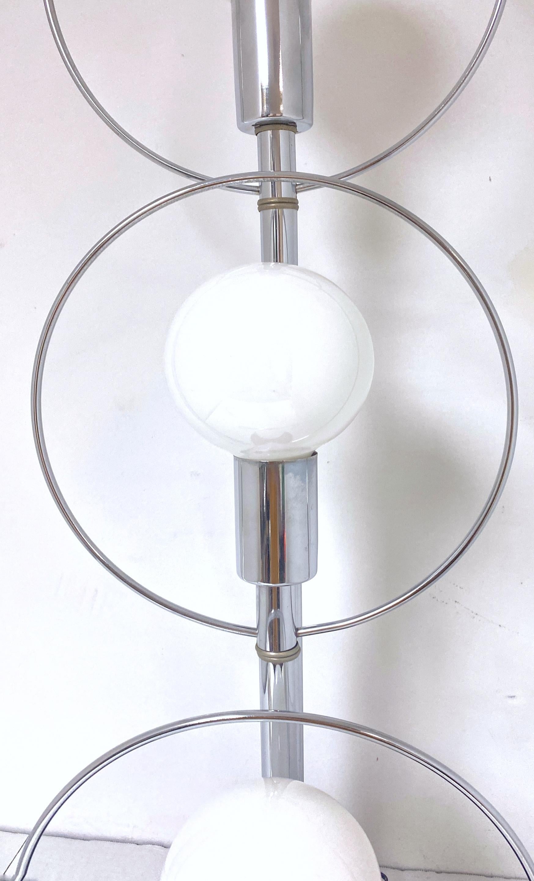 Pair of Tall 70s' polished Chrome Mod Ring Lamps, Attributed to Robert Sonneman For Sale 1