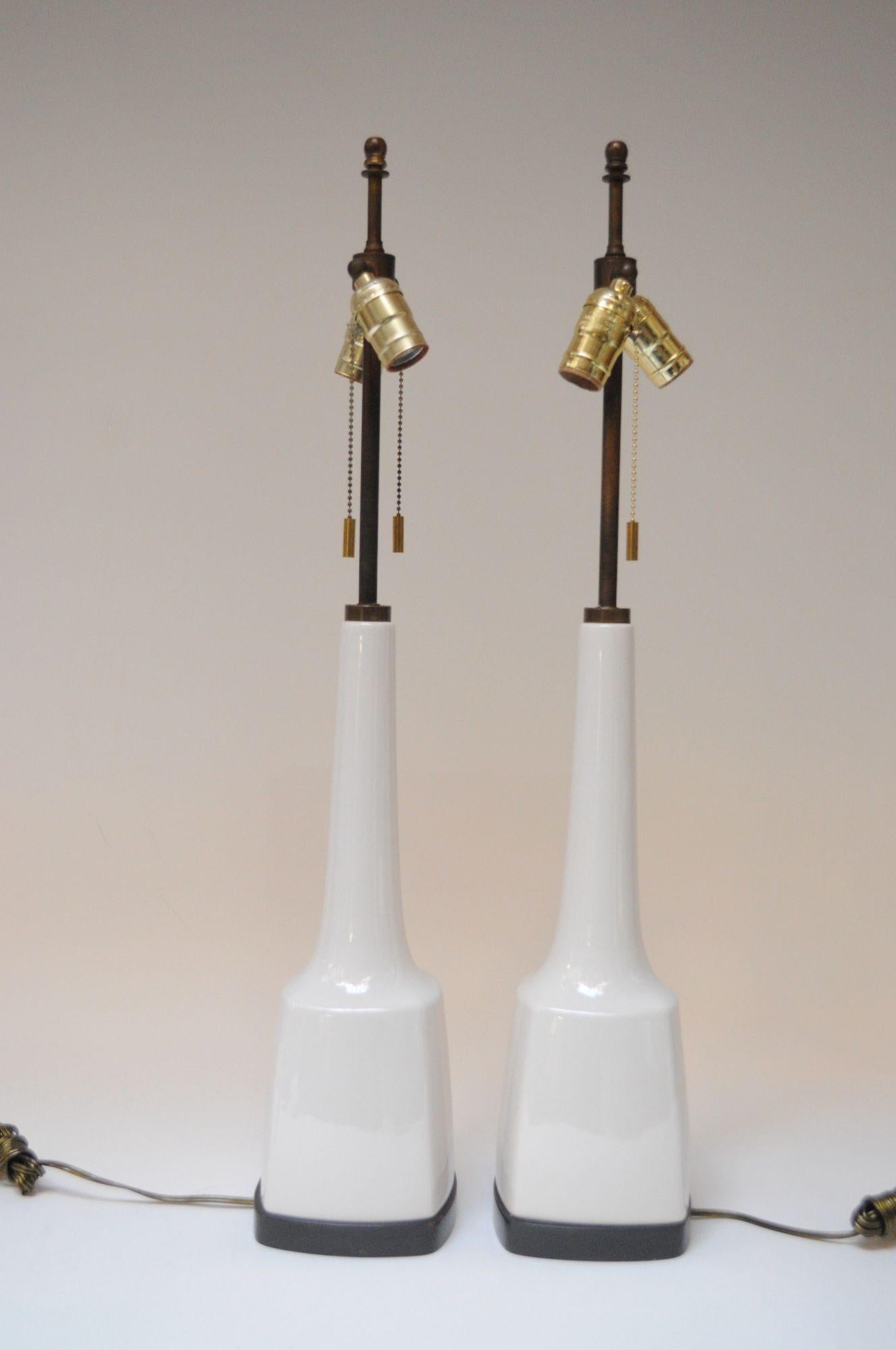 Pair of Tall American Modernist White Porcelain and Brass Tables Lamps For Sale 10