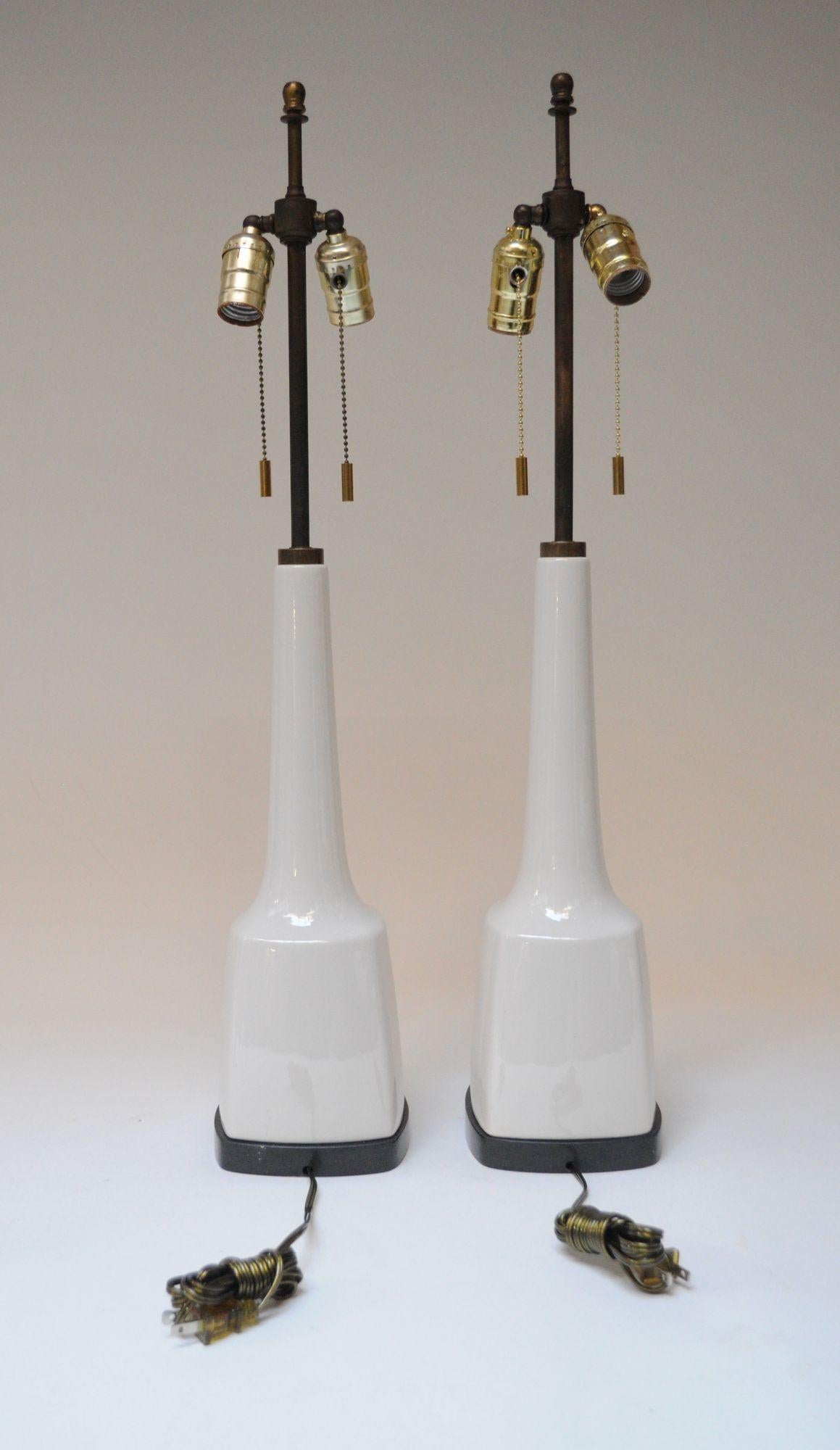 Mid-Century Modern Pair of Tall American Modernist White Porcelain and Brass Tables Lamps For Sale