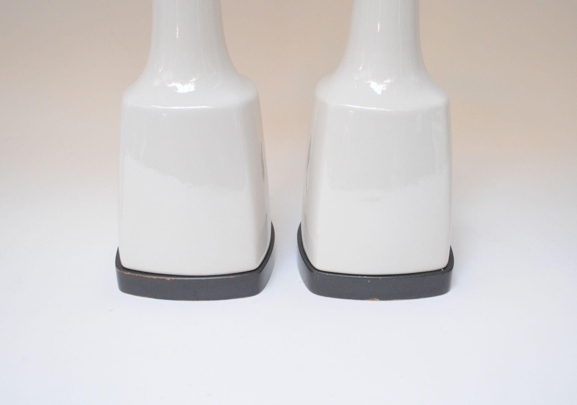 Metal Pair of Tall American Modernist White Porcelain and Brass Tables Lamps For Sale