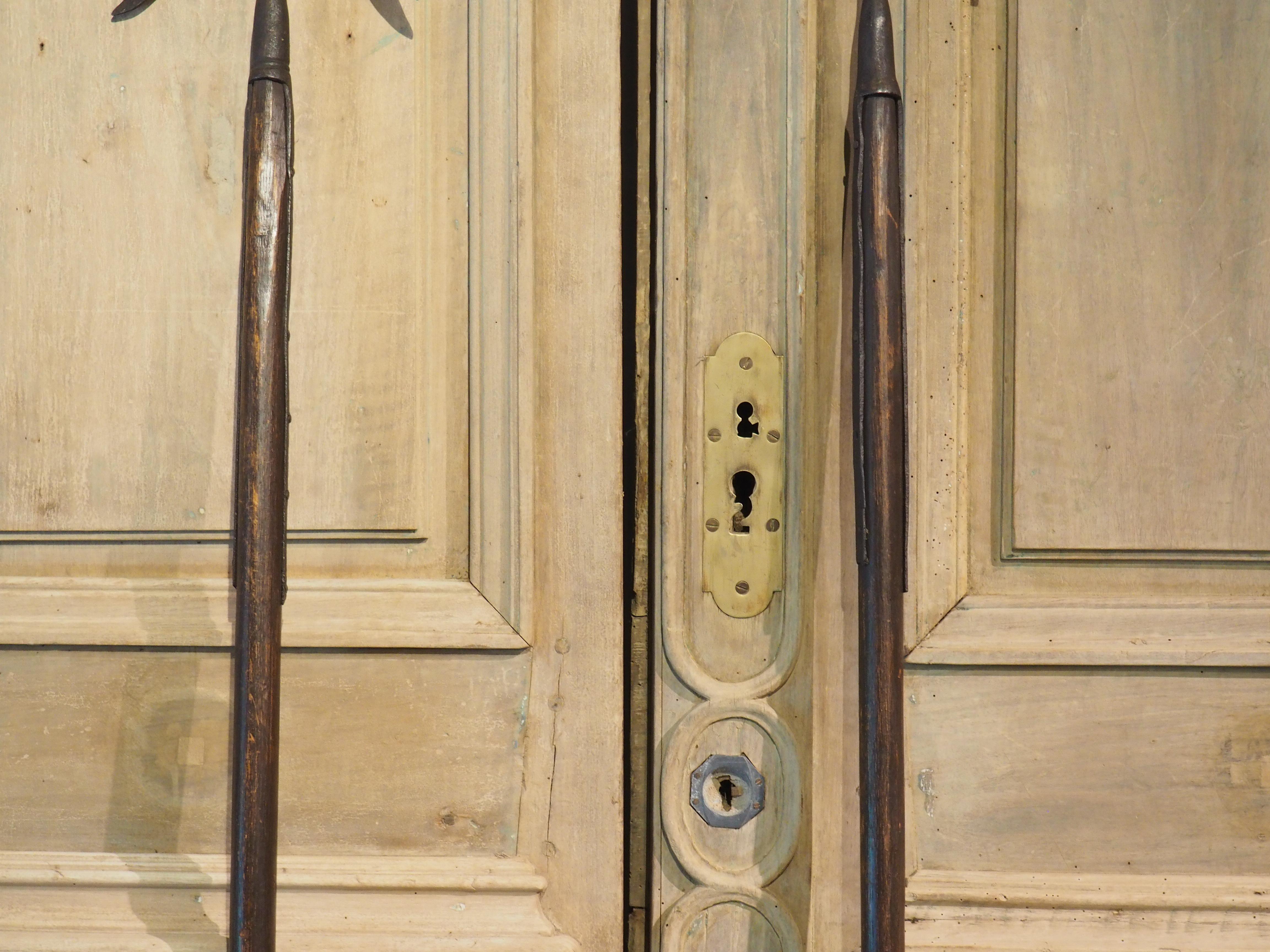 Paire de hauts Halberds décoratifs en bois et en fer, vers 1900 en vente 9
