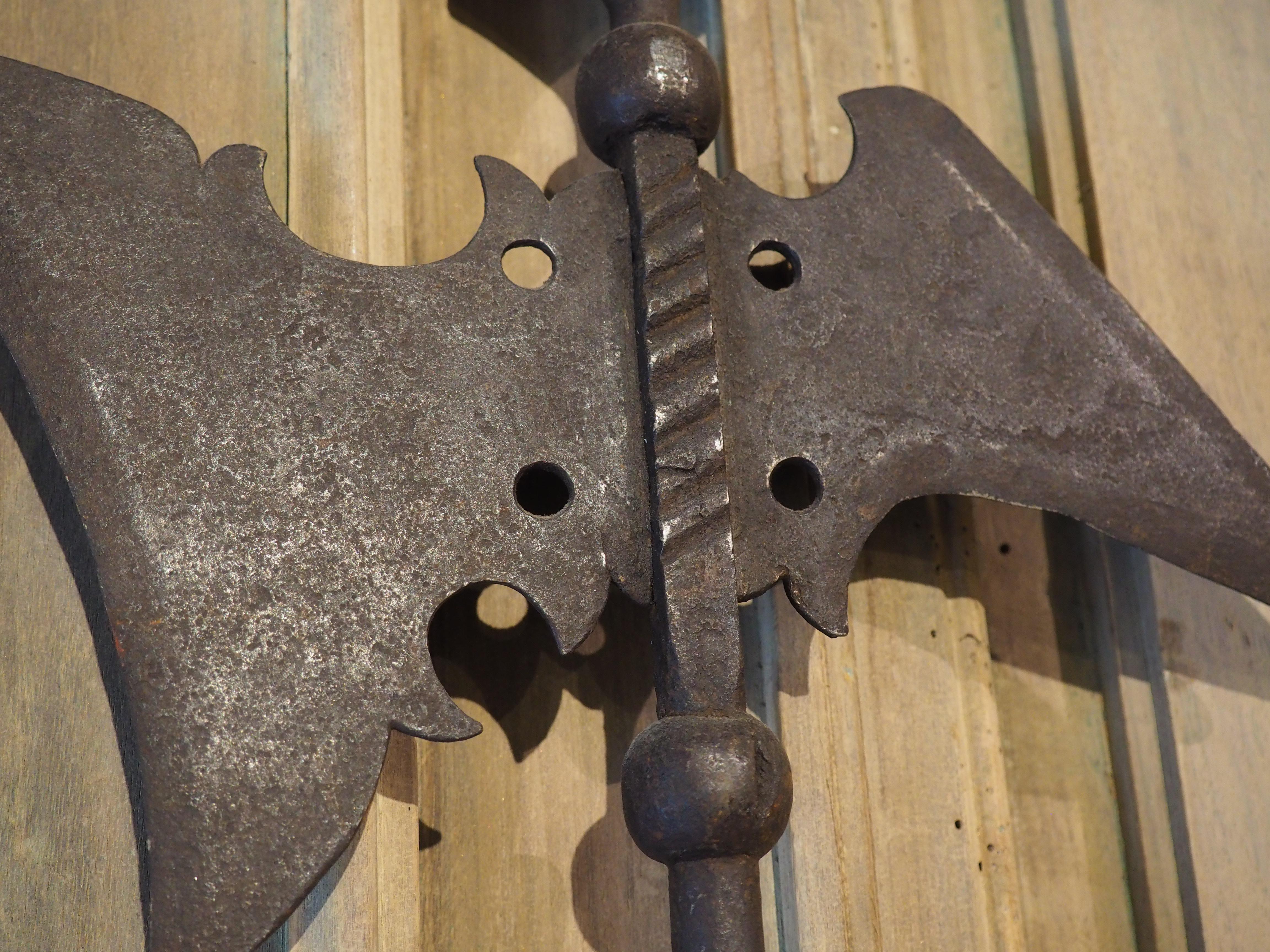Paire de hauts Halberds décoratifs en bois et en fer, vers 1900 en vente 2