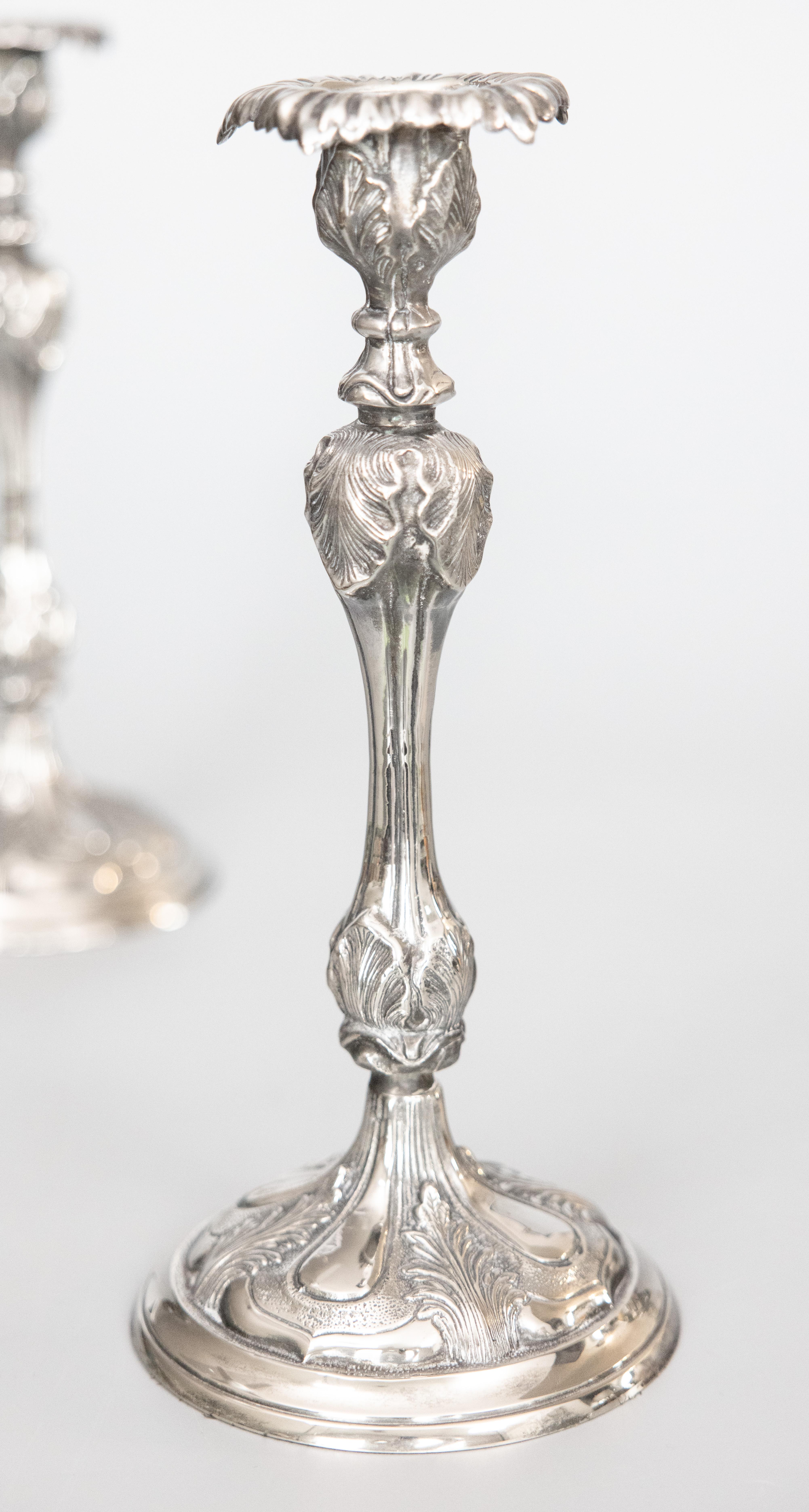 20th Century Pair of Art Nouveau English Acanthus Leaf Silver Plate Candlesticks, circa 1900 For Sale