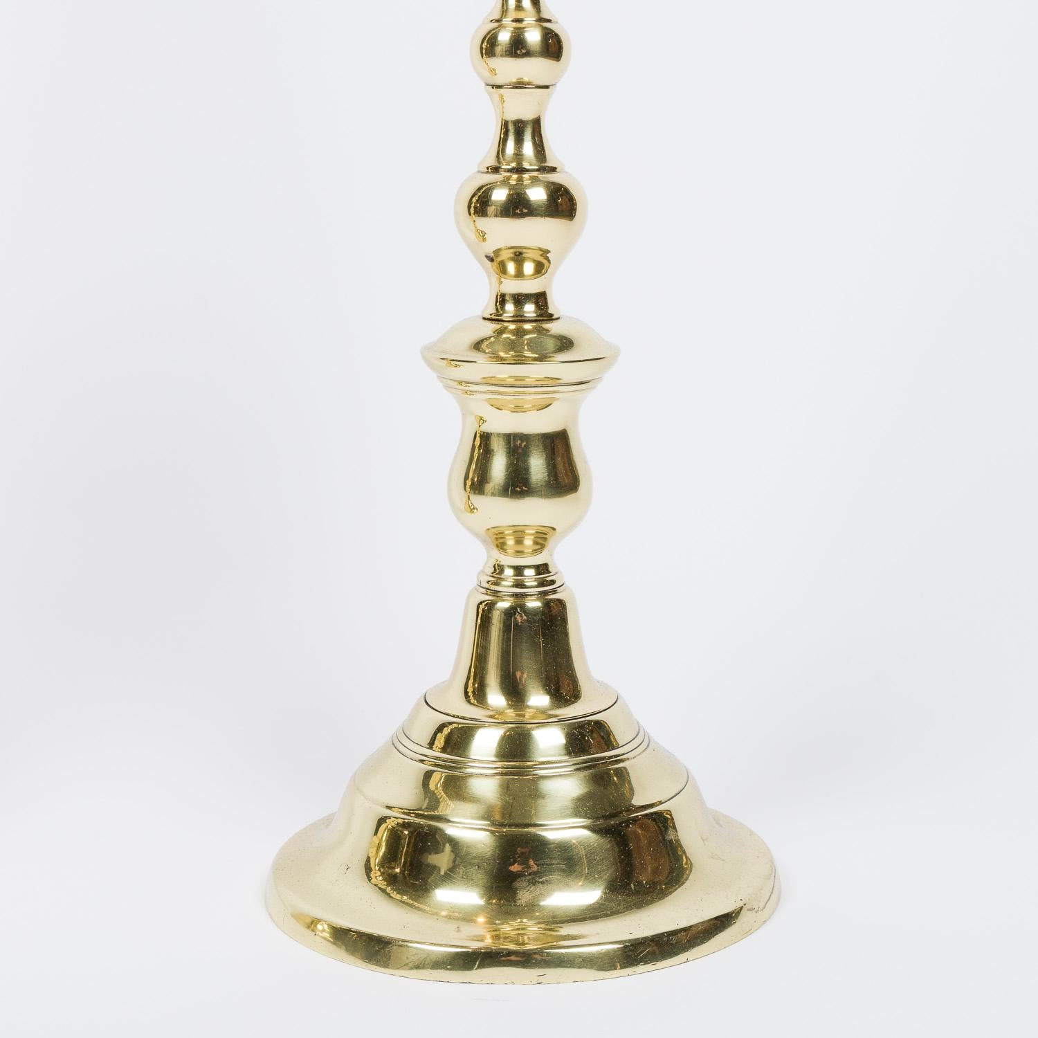 XX secolo Coppia di candelabri alti a spirale d'orzo in vendita