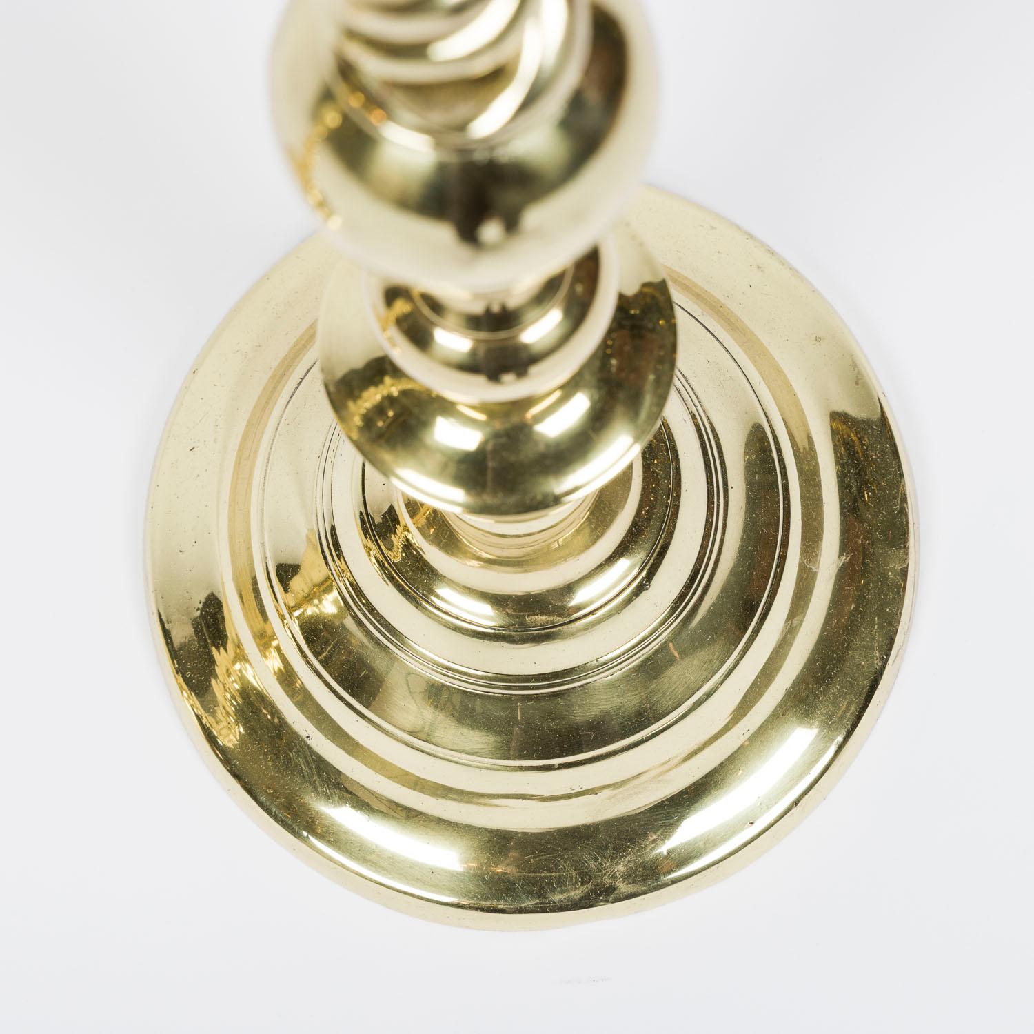 Ottone Coppia di candelabri alti a spirale d'orzo in vendita