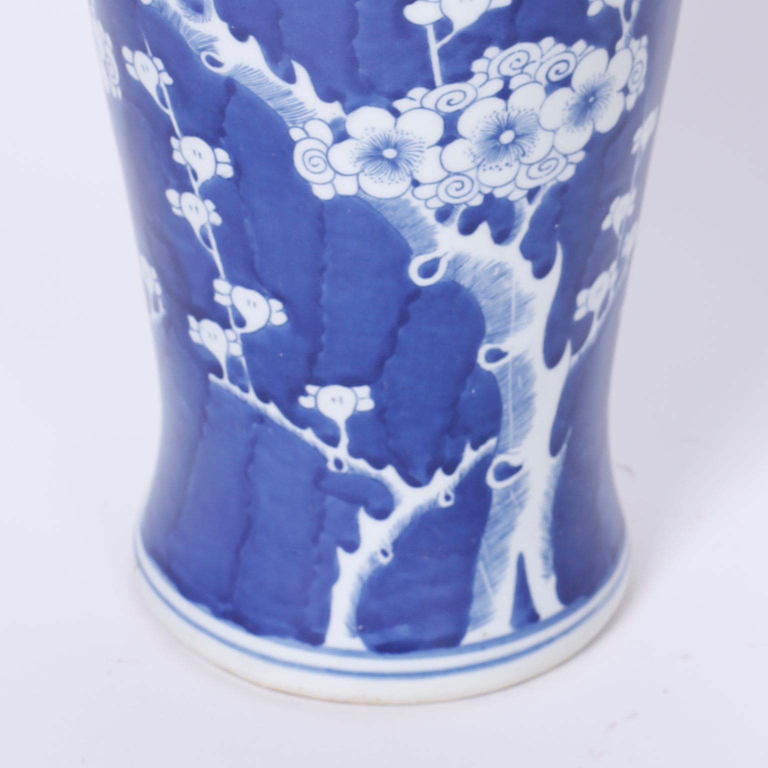 Pair of Tall Blue and White Chinese Porcelain Jars or Urns In Excellent Condition In Palm Beach, FL