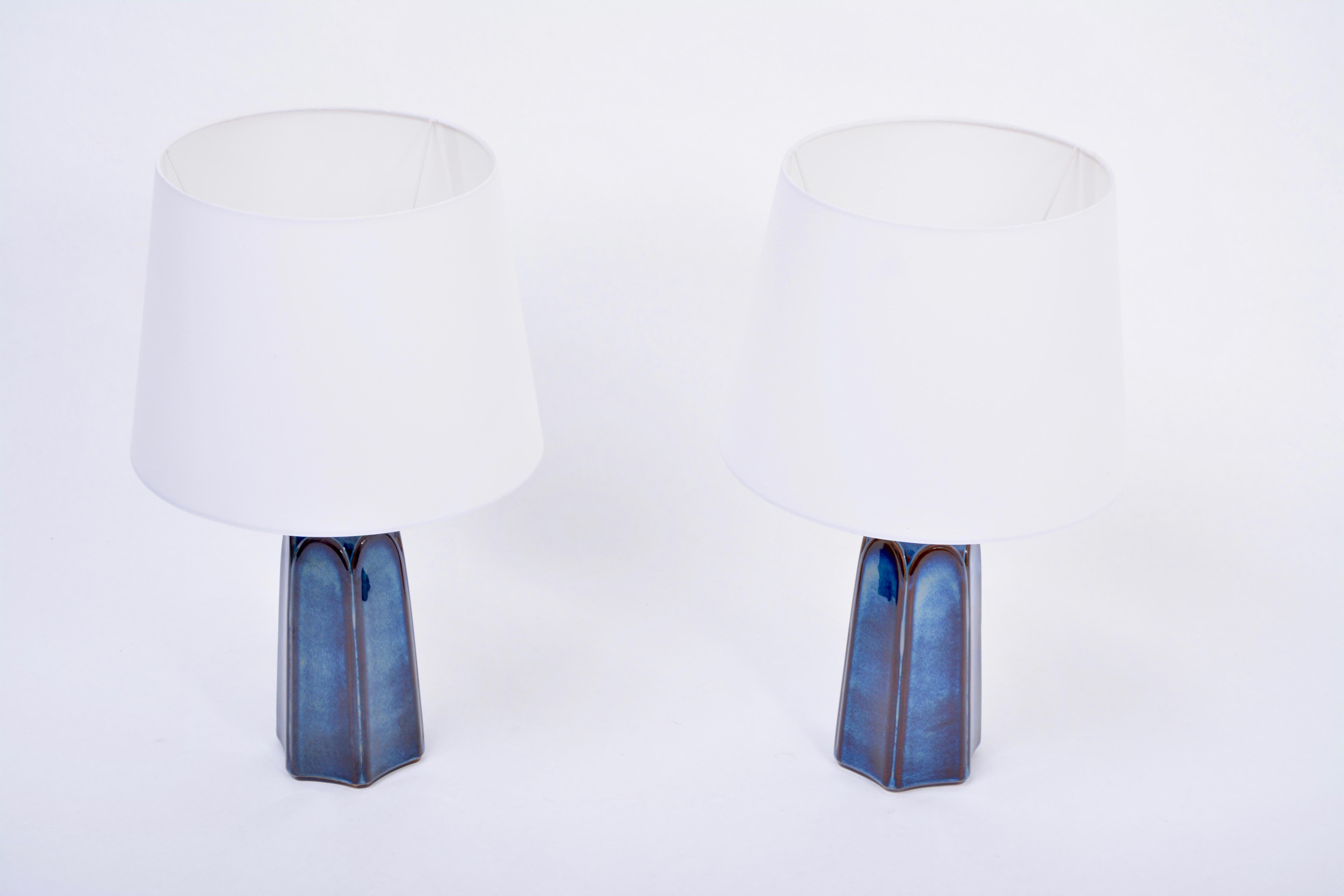 Pair of tall blue stoneware table lamps Model 1042 by Einar Johansen for Søholm

Pair of table lamps made of stoneware with blue ceramic glazing to the base of the lamps. Designed by Einar Johansen and produced by Danish company Soholm. The lamps