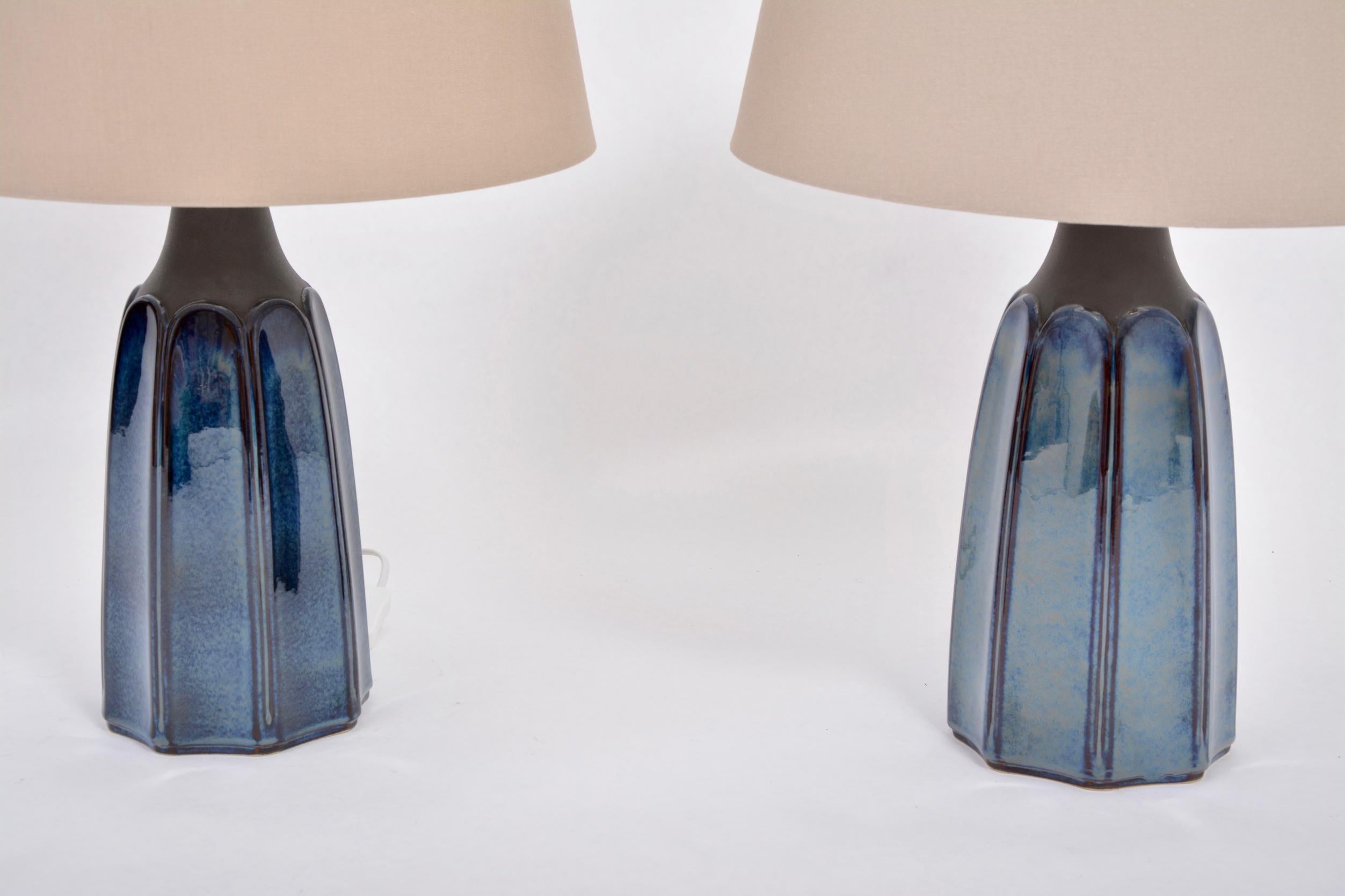 Pair of tall blue stoneware table lamps model 1042 by Einar Johansen for Søholm

Pair of table lamps made of stoneware with blue ceramic glazing to the base of the lamps. Designed by Einar Johansen and produced by Danish company Soholm. The lamps
