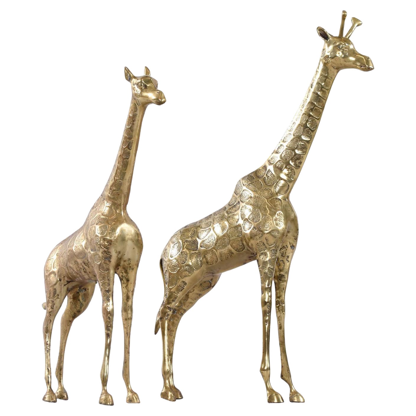 Paire de grandes sculptures de girafe en laiton sur 2 pieds