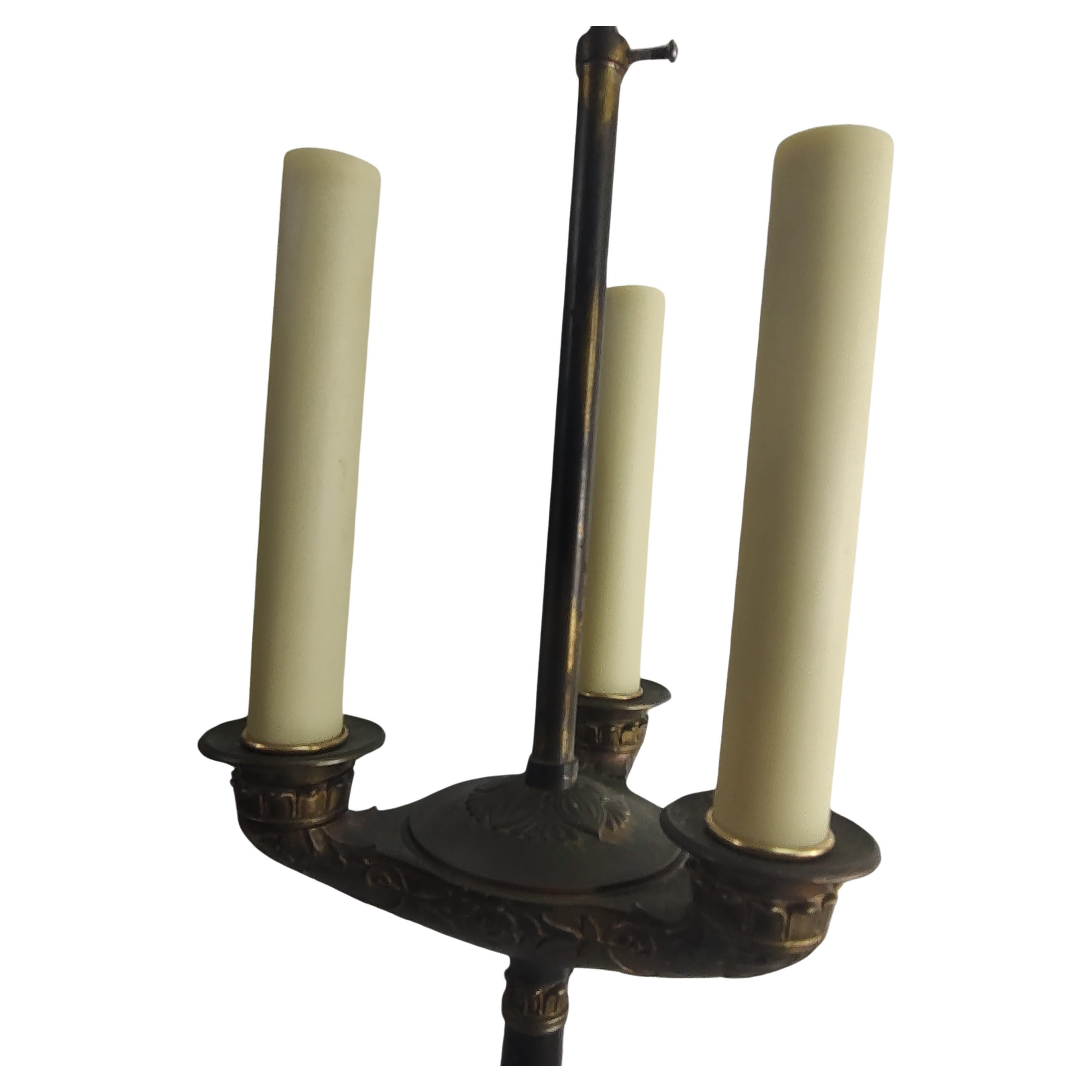 Paar hohe Bronze-Tischlampen im ägyptischen Revival-Kandelaberstil, um 1900 (Neuägyptisch) im Angebot