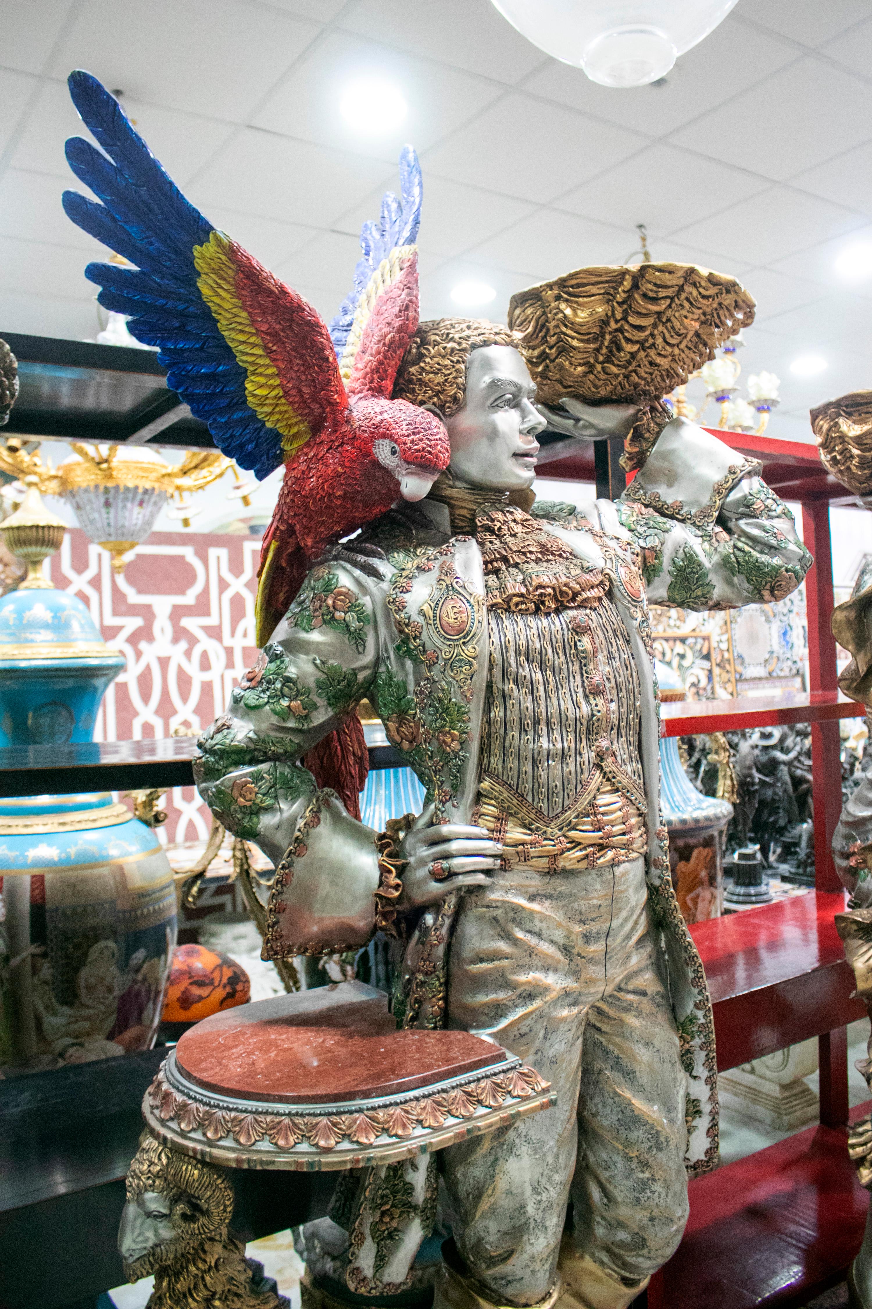 Pair of Tall Bronze Lifesize Painted Venetian Sculptures with Birds and Conchs In Good Condition For Sale In Marbella, ES