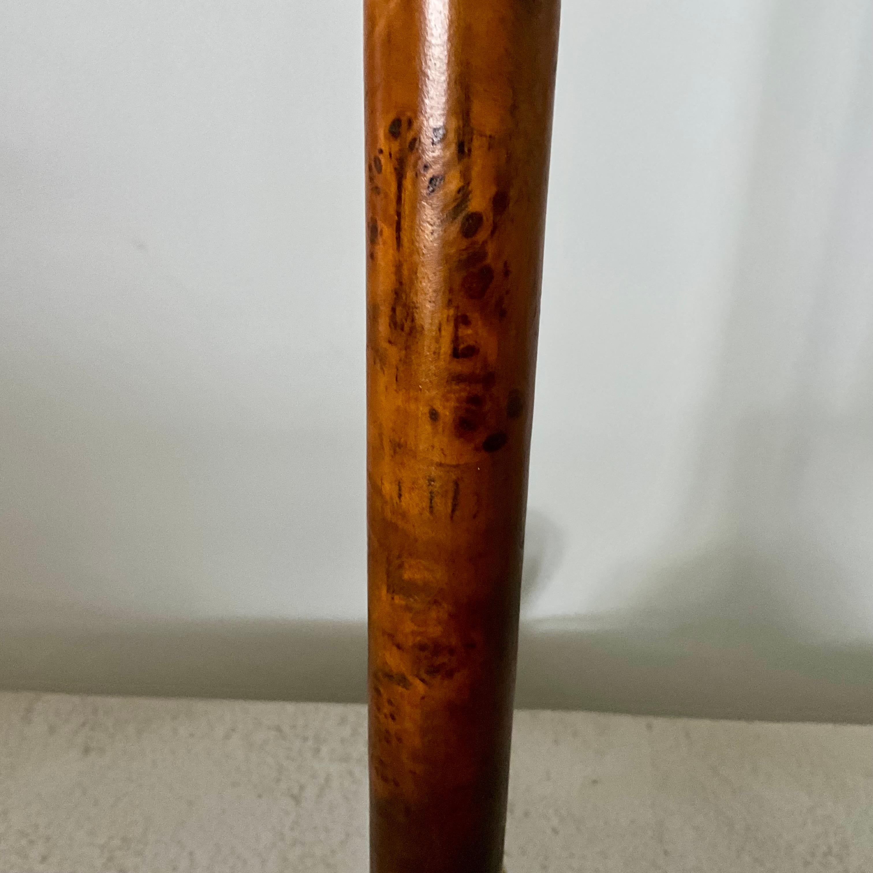 Coppia di lampade ananas alte in bronzo con paralumi dipinti a mano con scene di animali in vendita 3