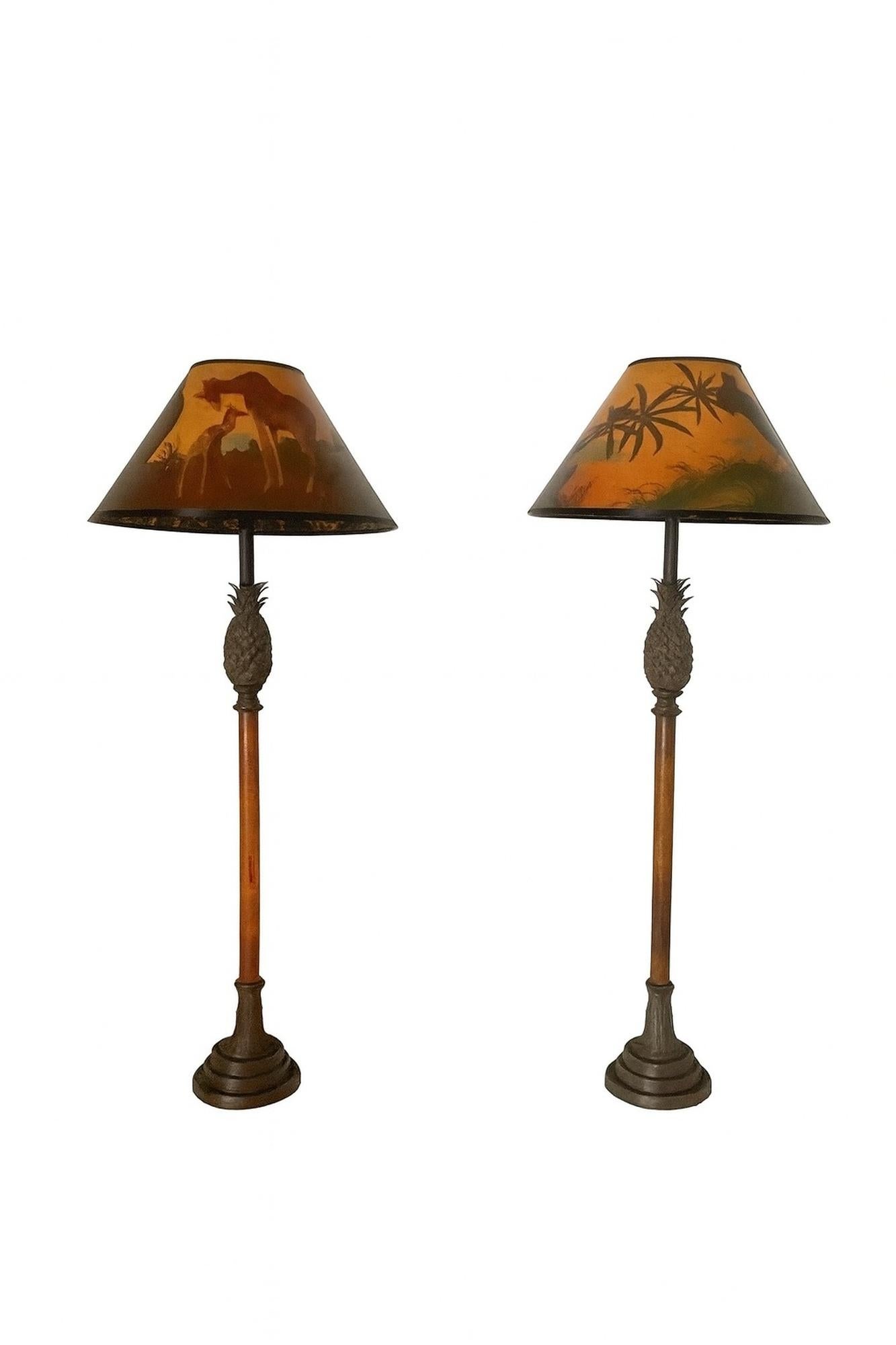 Coppia di lampade ananas alte in bronzo con paralumi dipinti a mano con scene di animali in vendita 6
