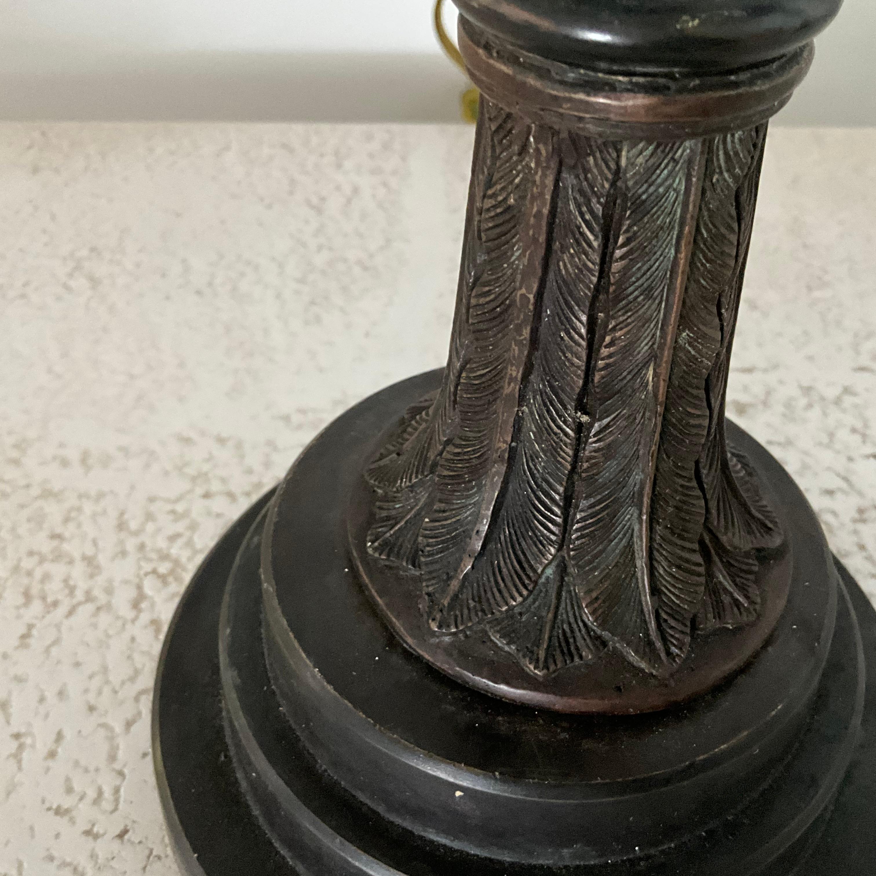 Bronzo Coppia di lampade ananas alte in bronzo con paralumi dipinti a mano con scene di animali in vendita