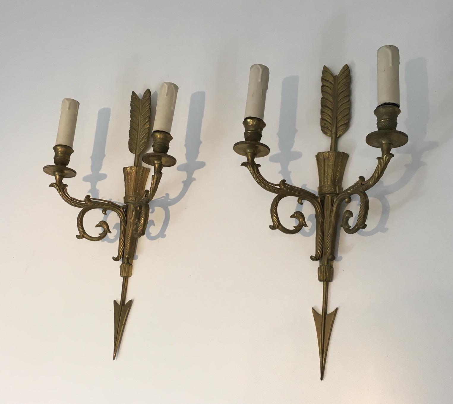Coppia di alte lampade in bronzo con faretra, Arrow e teste d'aquila. Circa 1920 in vendita 4