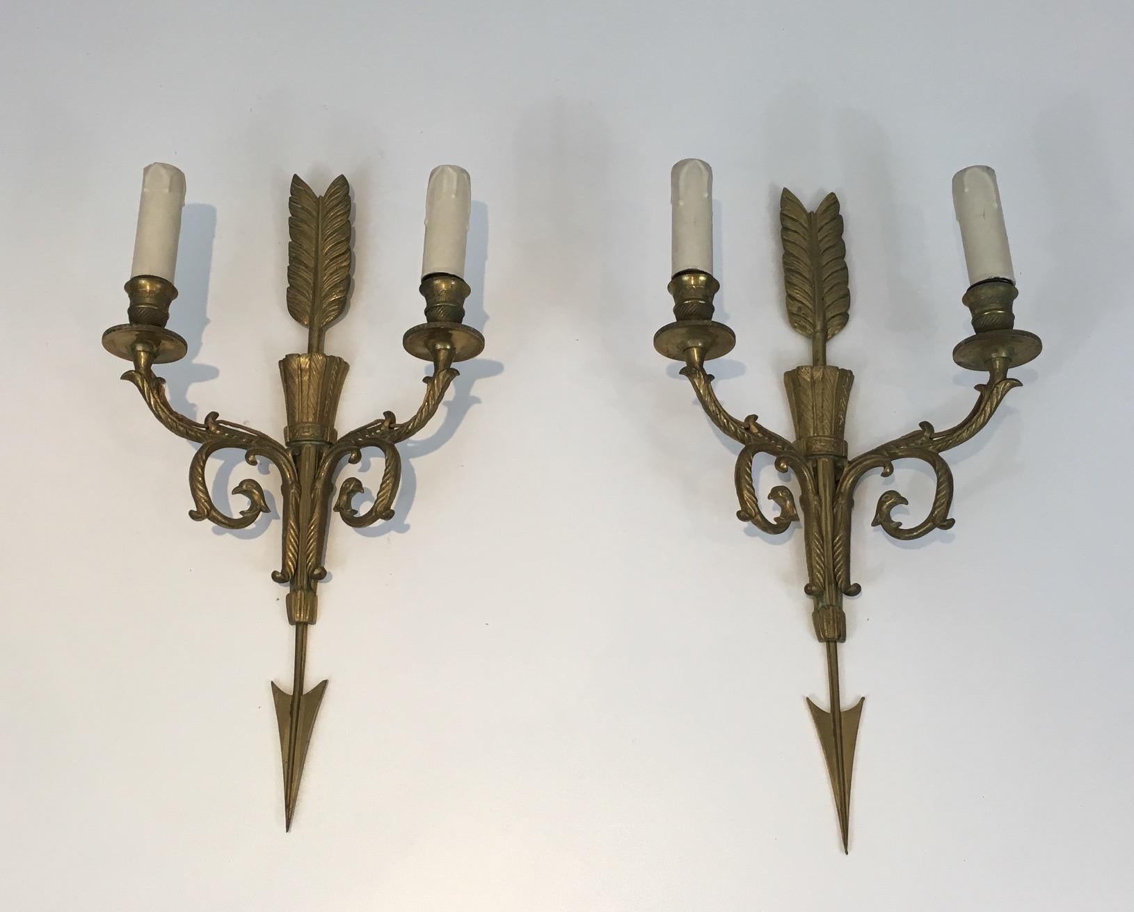 Coppia di alte lampade in bronzo con faretra, Arrow e teste d'aquila. Circa 1920 in vendita 5