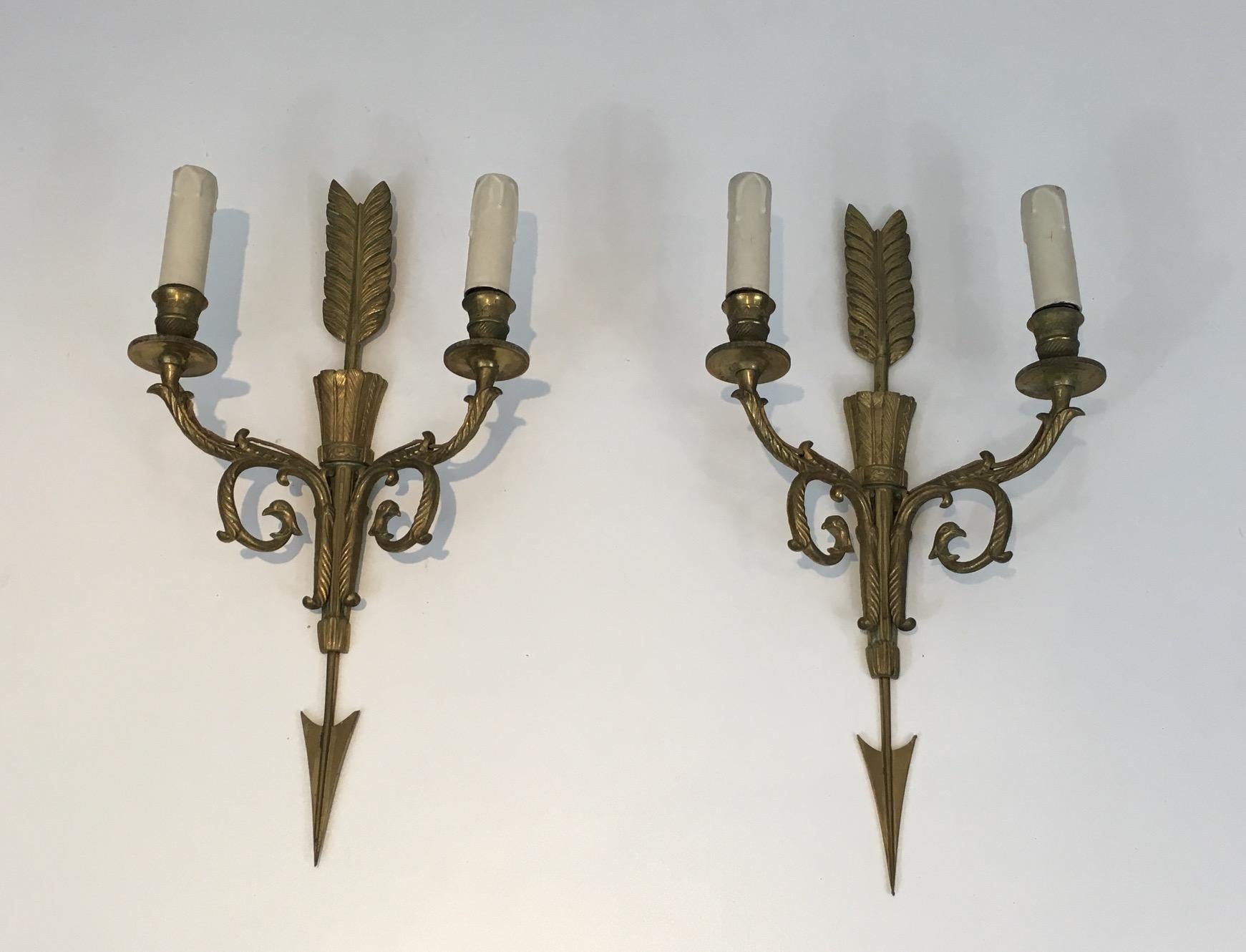 Coppia di alte lampade in bronzo con faretra, Arrow e teste d'aquila. Circa 1920 in vendita 6