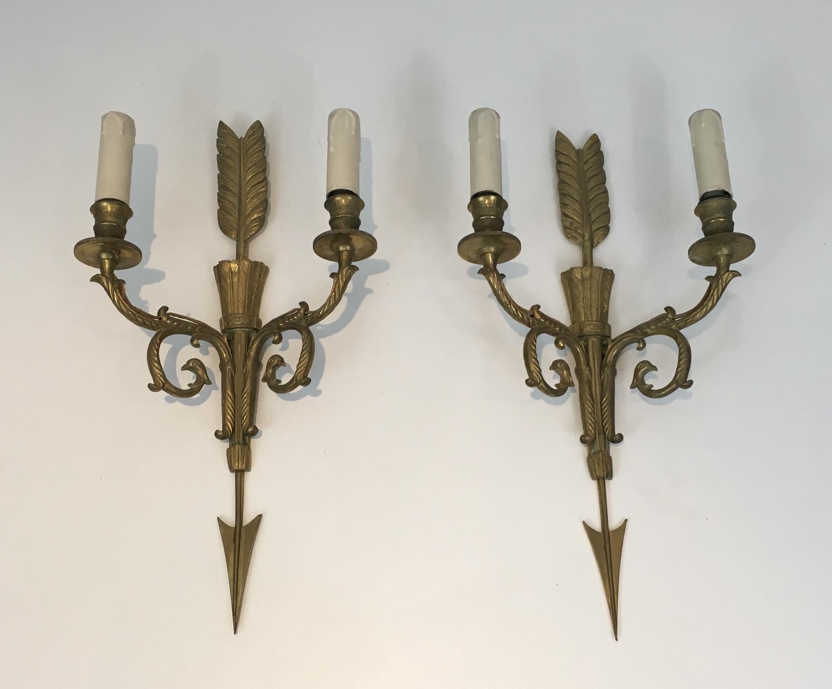 Coppia di alte lampade in bronzo con faretra, Arrow e teste d'aquila. Circa 1920 in vendita 11