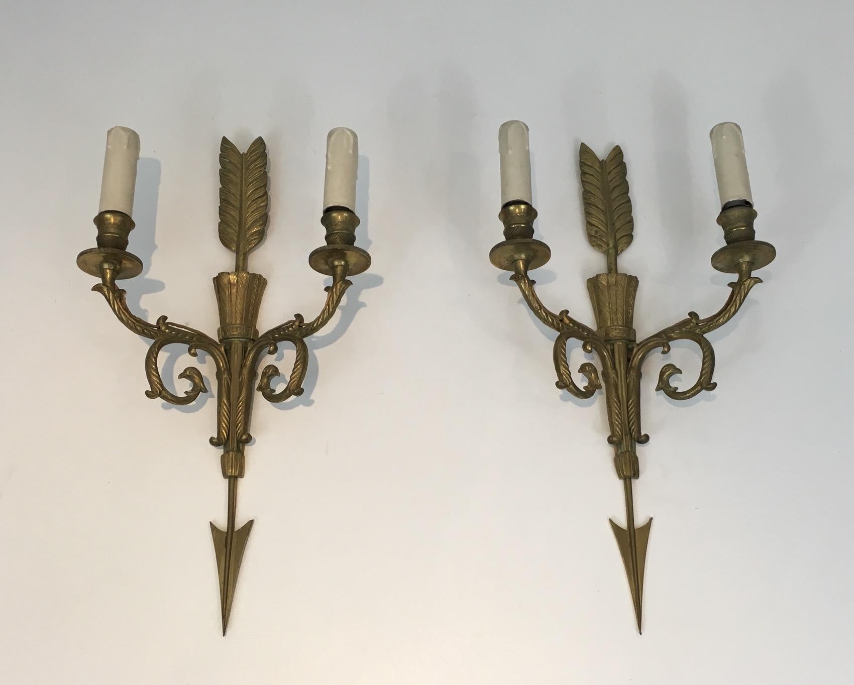 Coppia di alte lampade in bronzo con faretra, Arrow e teste d'aquila. Circa 1920 in vendita 12