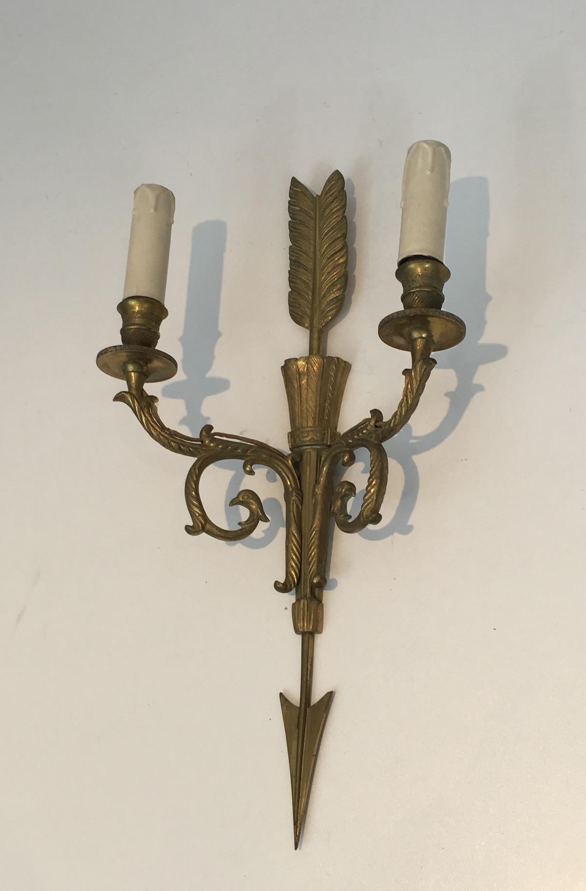 Coppia di alte lampade in bronzo con faretra, Arrow e teste d'aquila. Circa 1920 In condizioni buone in vendita a Marcq-en-Barœul, Hauts-de-France