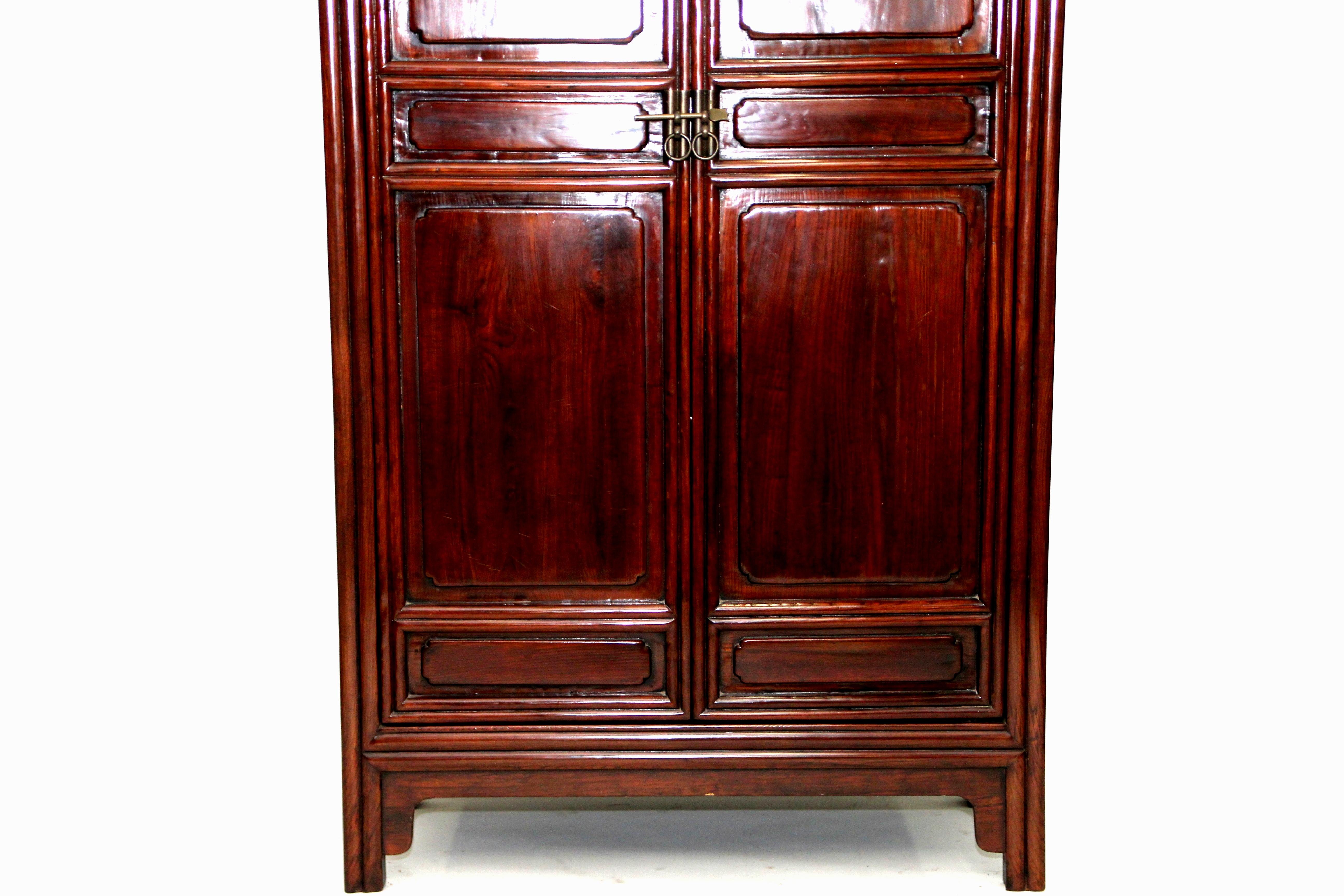 Pair of Tall Cabinets with Square Corners and Carved with Lipped Moulding In Good Condition For Sale In 10 Chater Road, HK