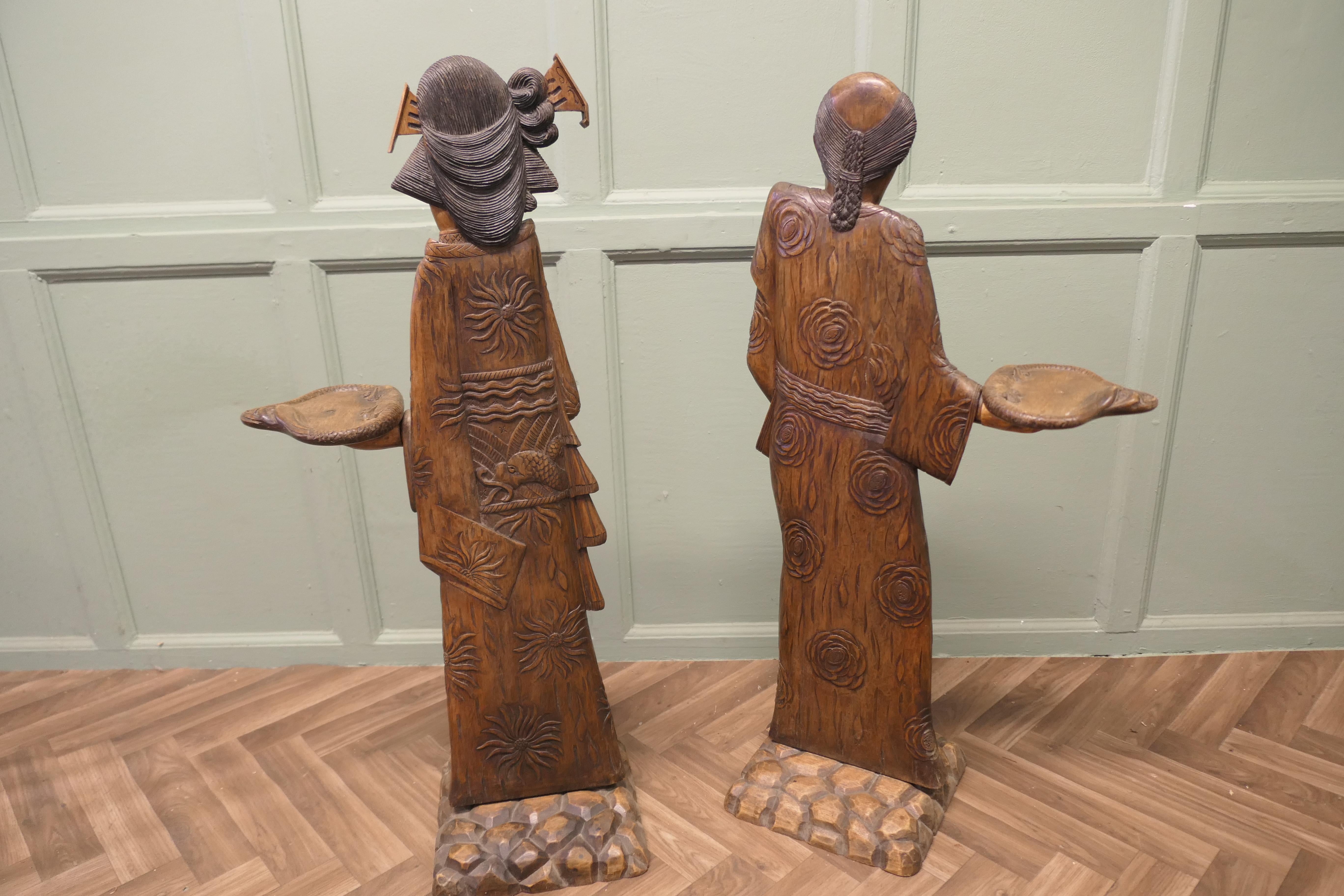 Japonisme Pair of Tall Carved Japanese Figures, Dumb Waiters or Card Butler Greeters For Sale