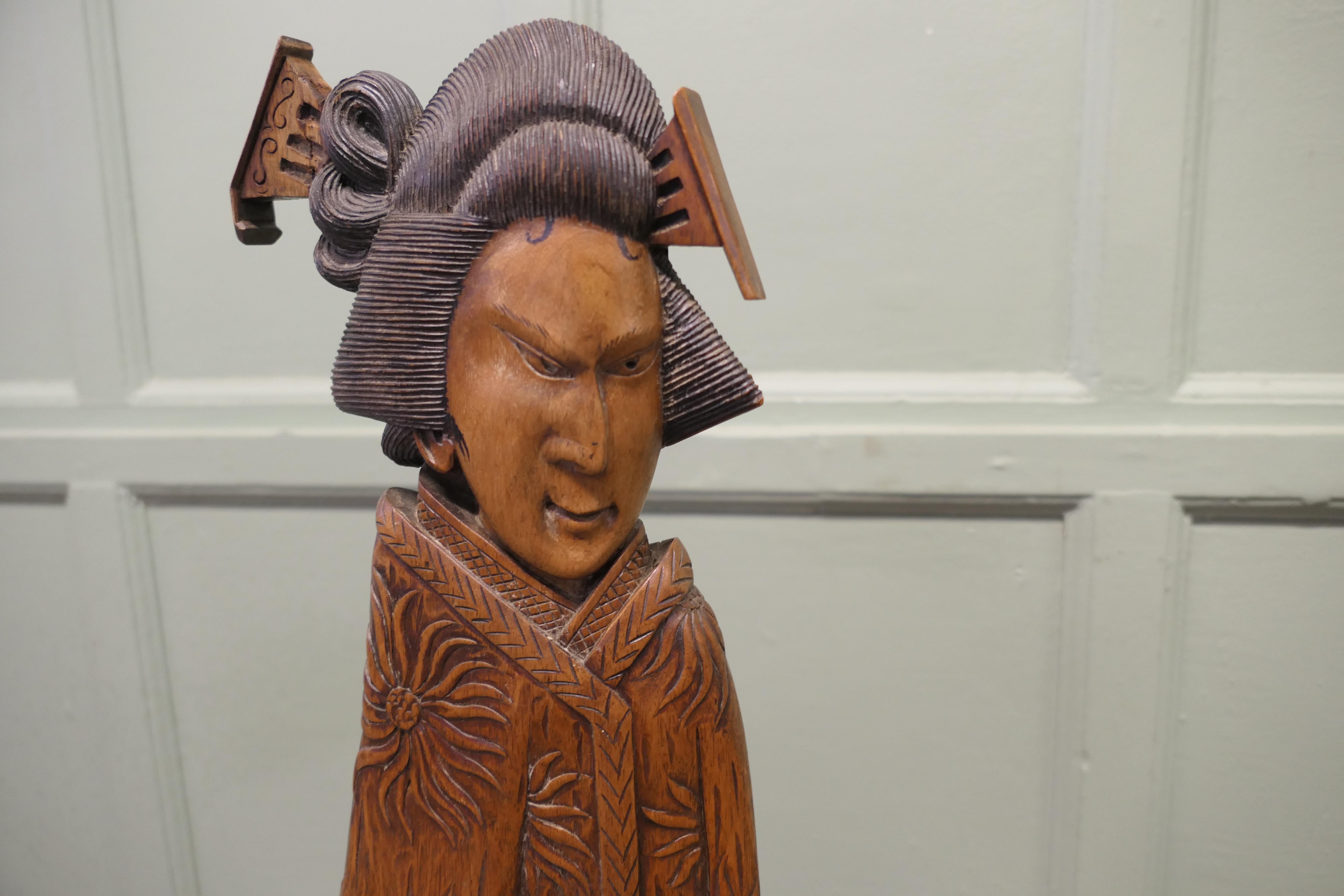 Early 20th Century Pair of Tall Carved Japanese Figures, Dumb Waiters or Card Butler Greeters For Sale