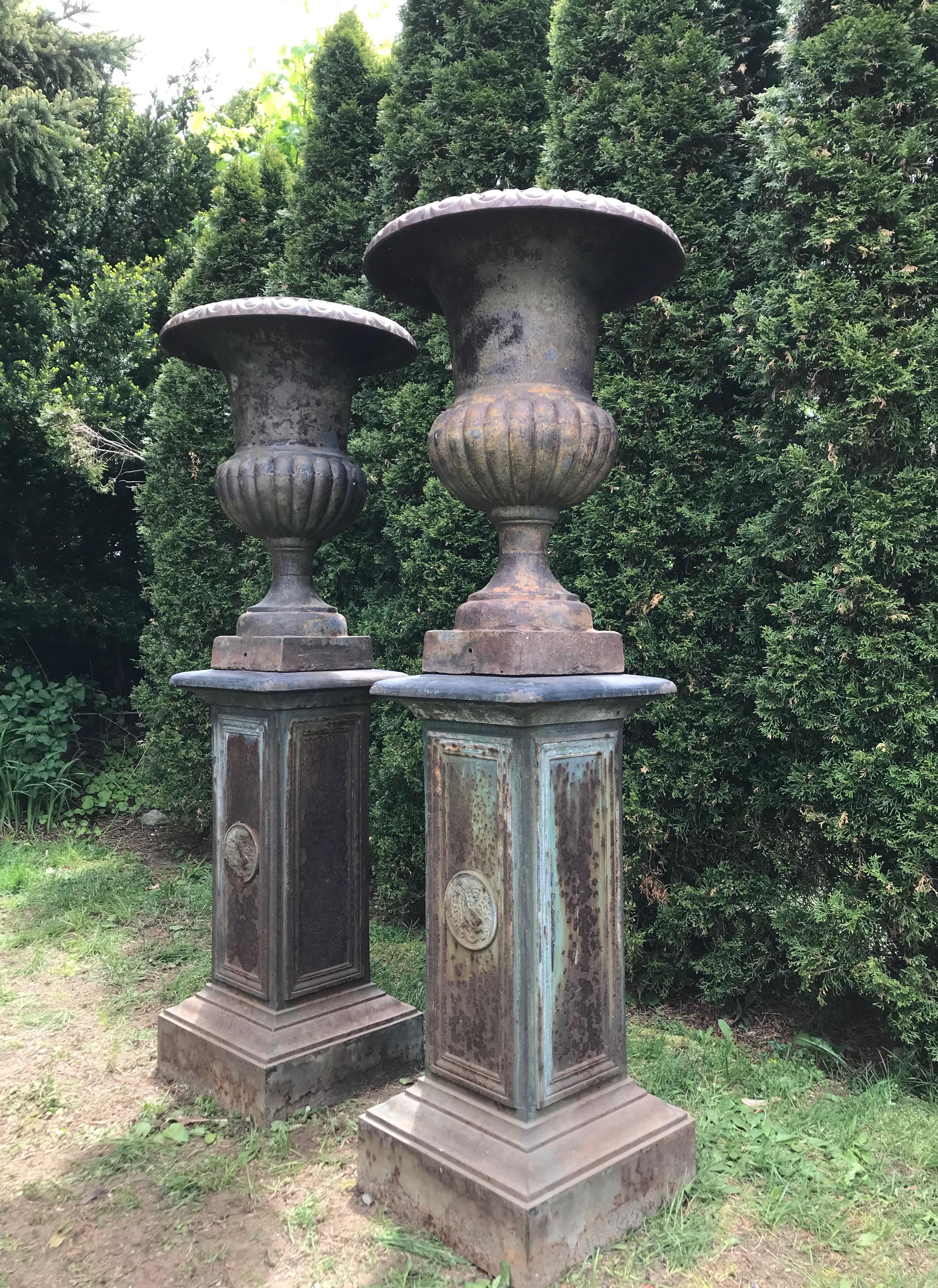 Pair of Tall Cast Iron Medici Urns on Pedestals with French Republic Medallions In Good Condition For Sale In Woodbury, CT