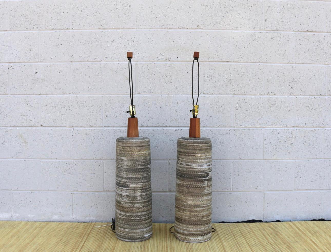 Mid-Century Modern Pair of Tall Ceramic Table Lamps by Jane and Gordon Martz of Marshall Studios For Sale