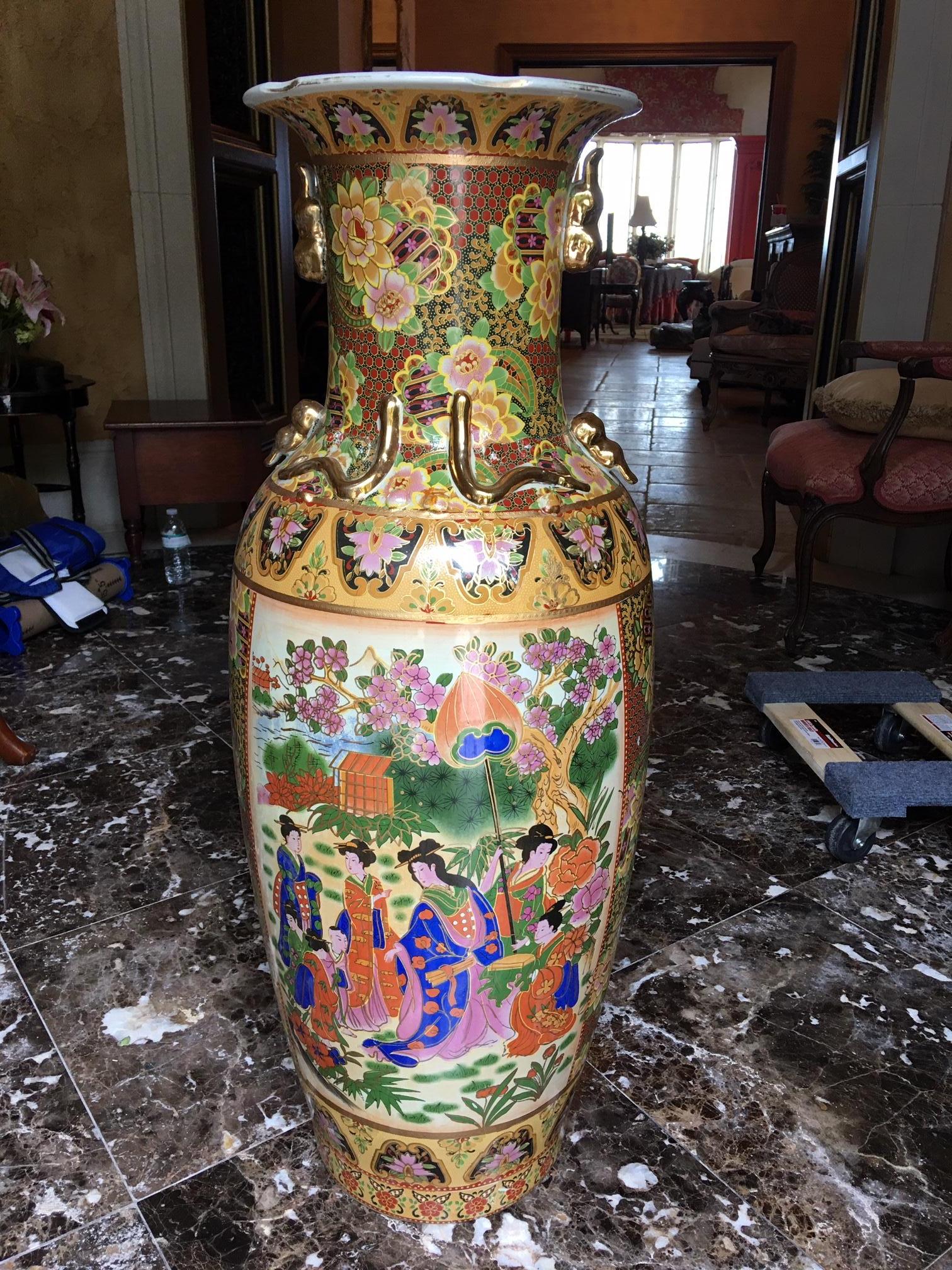 Pair of Tall Chinese Vases with Decorative Scenes, 20th Century 10