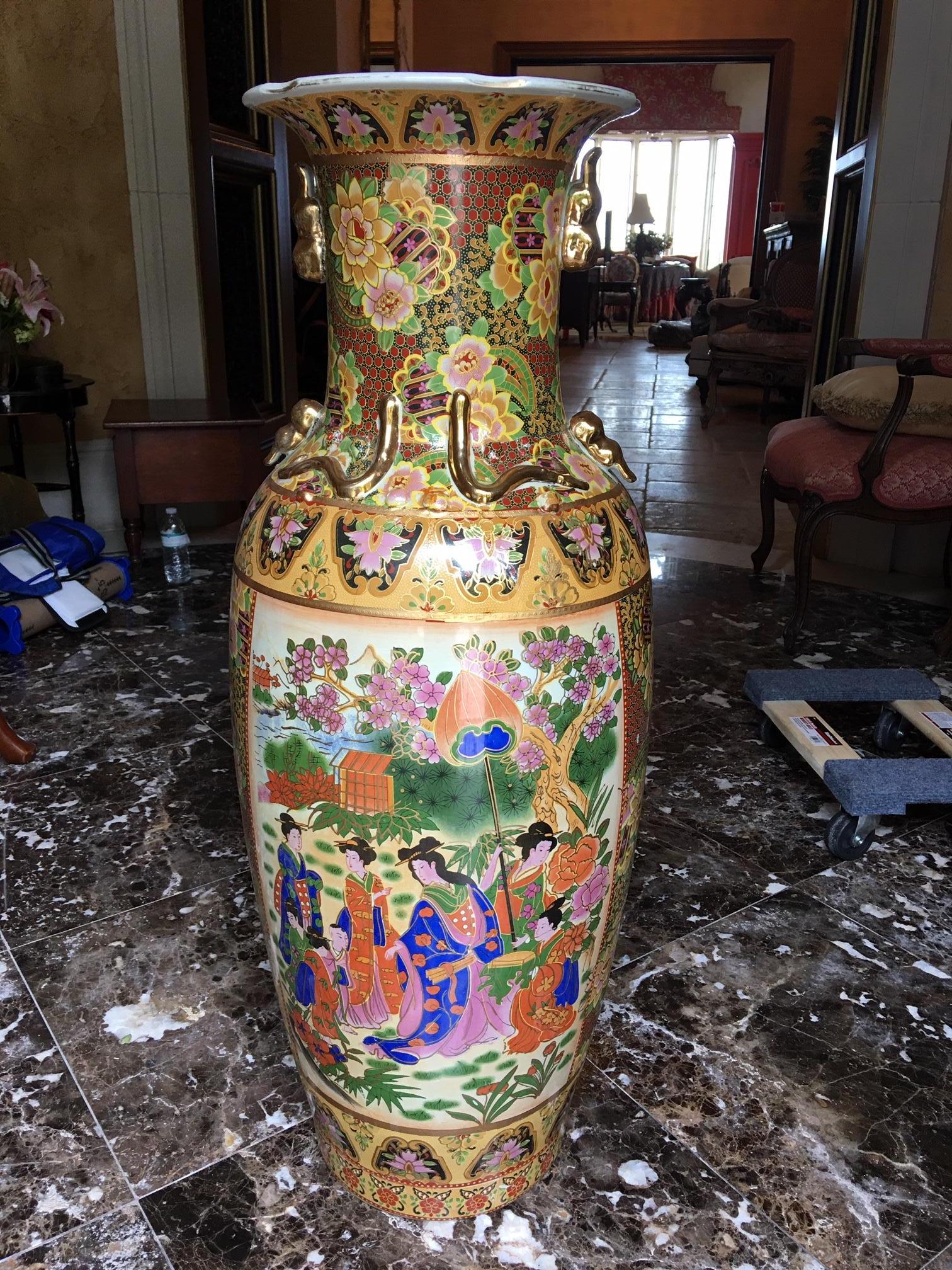 Pair of Tall Chinese Vases with Decorative Scenes, 20th Century 11