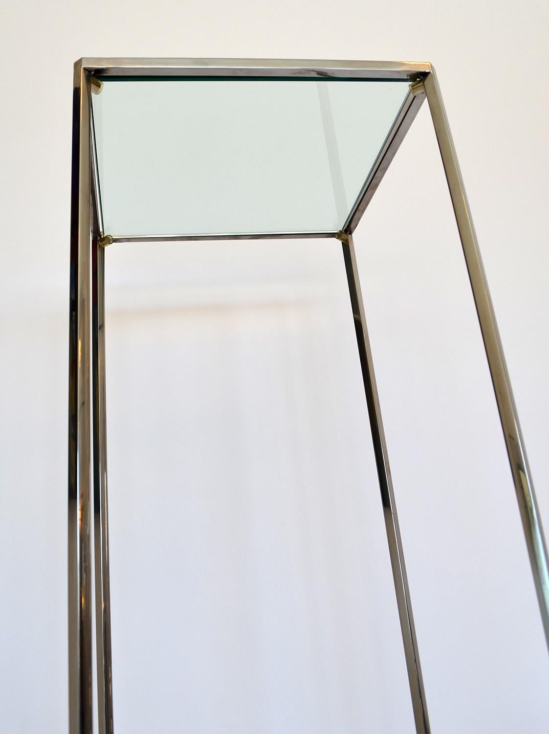 20ième siècle Paire de grands guéridons en acier chromé et verre de style moderniste, années 1980 en vente