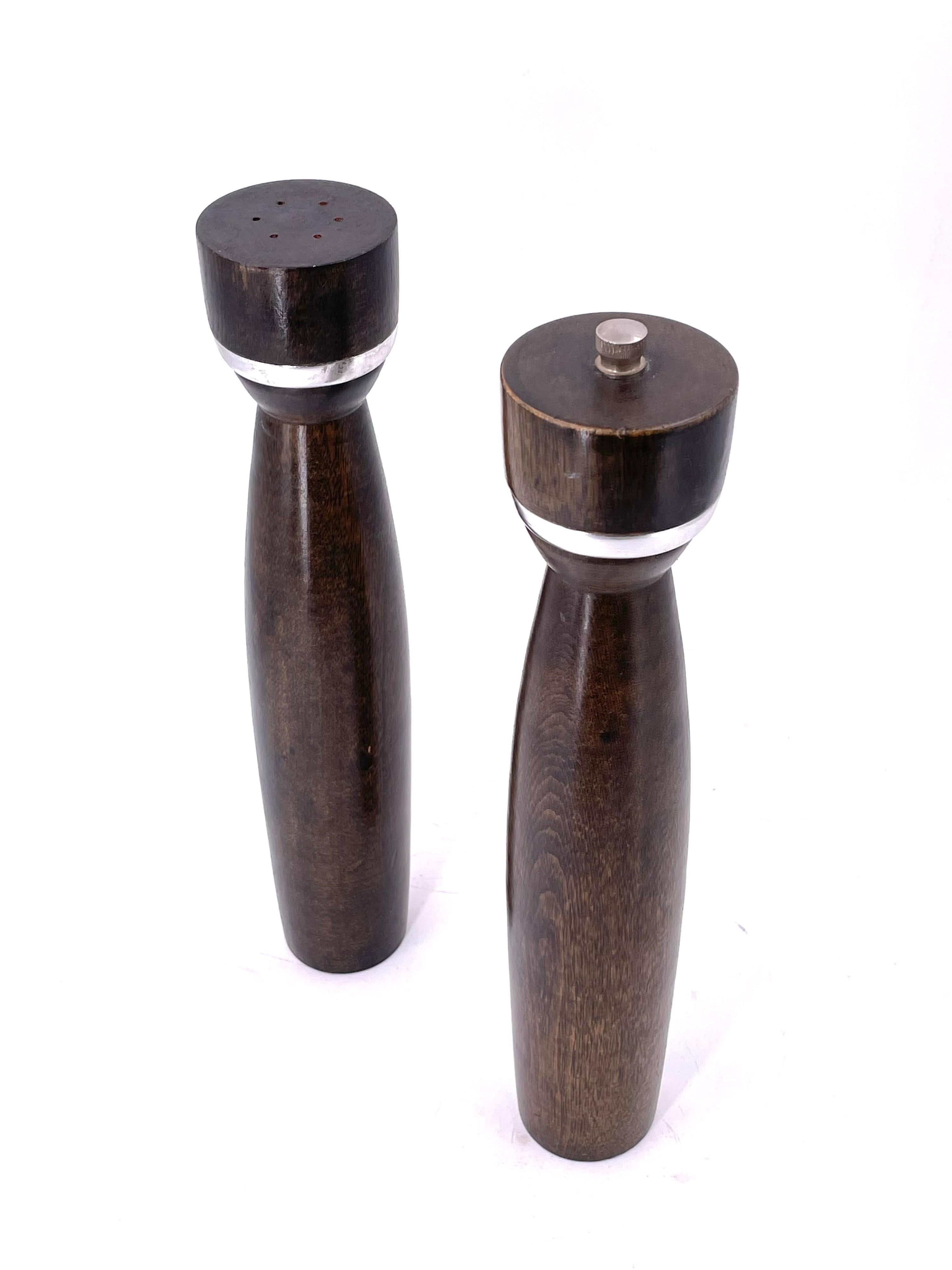 Beautiful pair of well-balanced tall walnut salt and pepper shakers, with chrome ring decoration, great craftsmanship, and great condition.