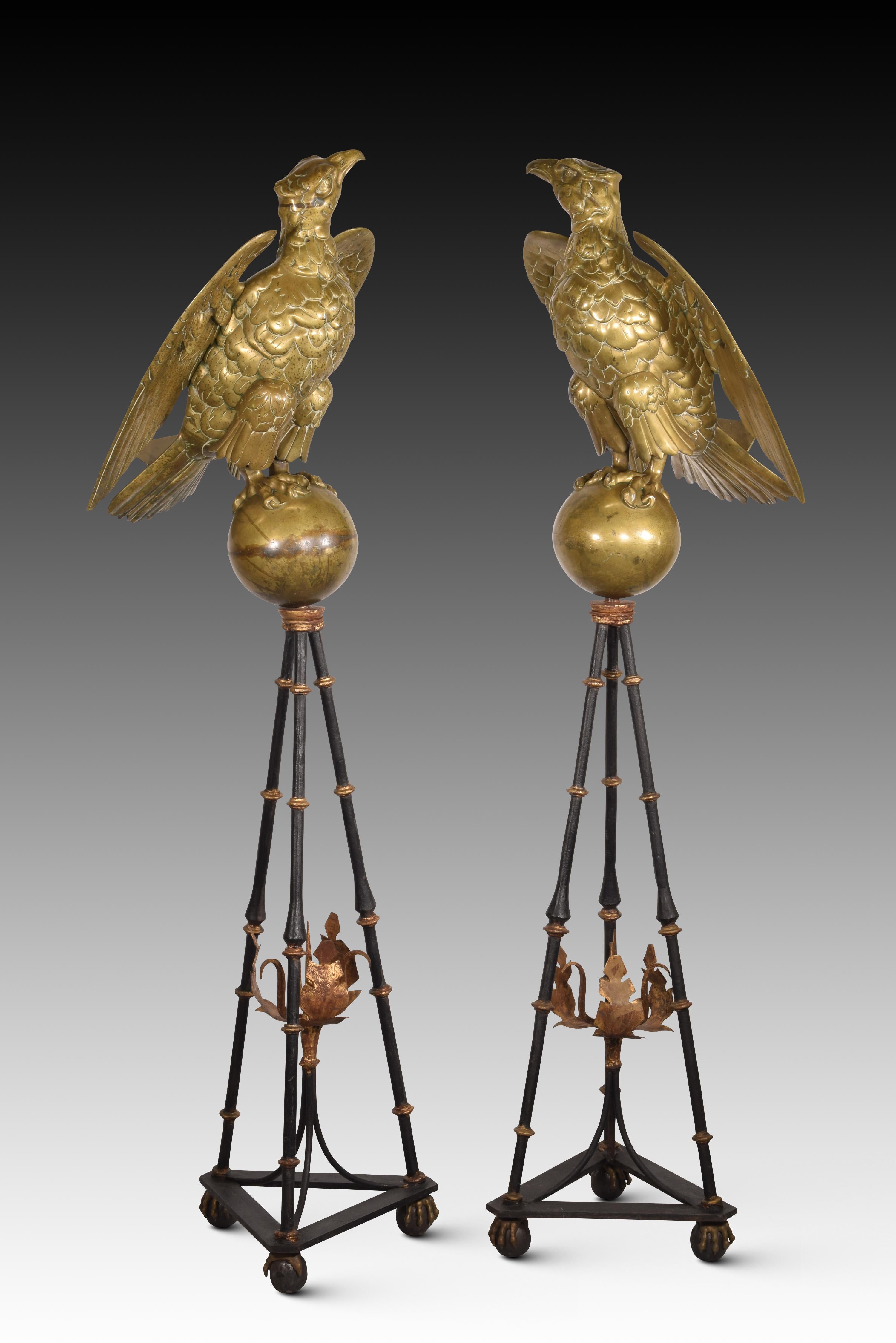 Paire de grands lutrins à aigle. Bronze, etc. 16ème siècle et plus tard. État moyen - En vente à Madrid, ES