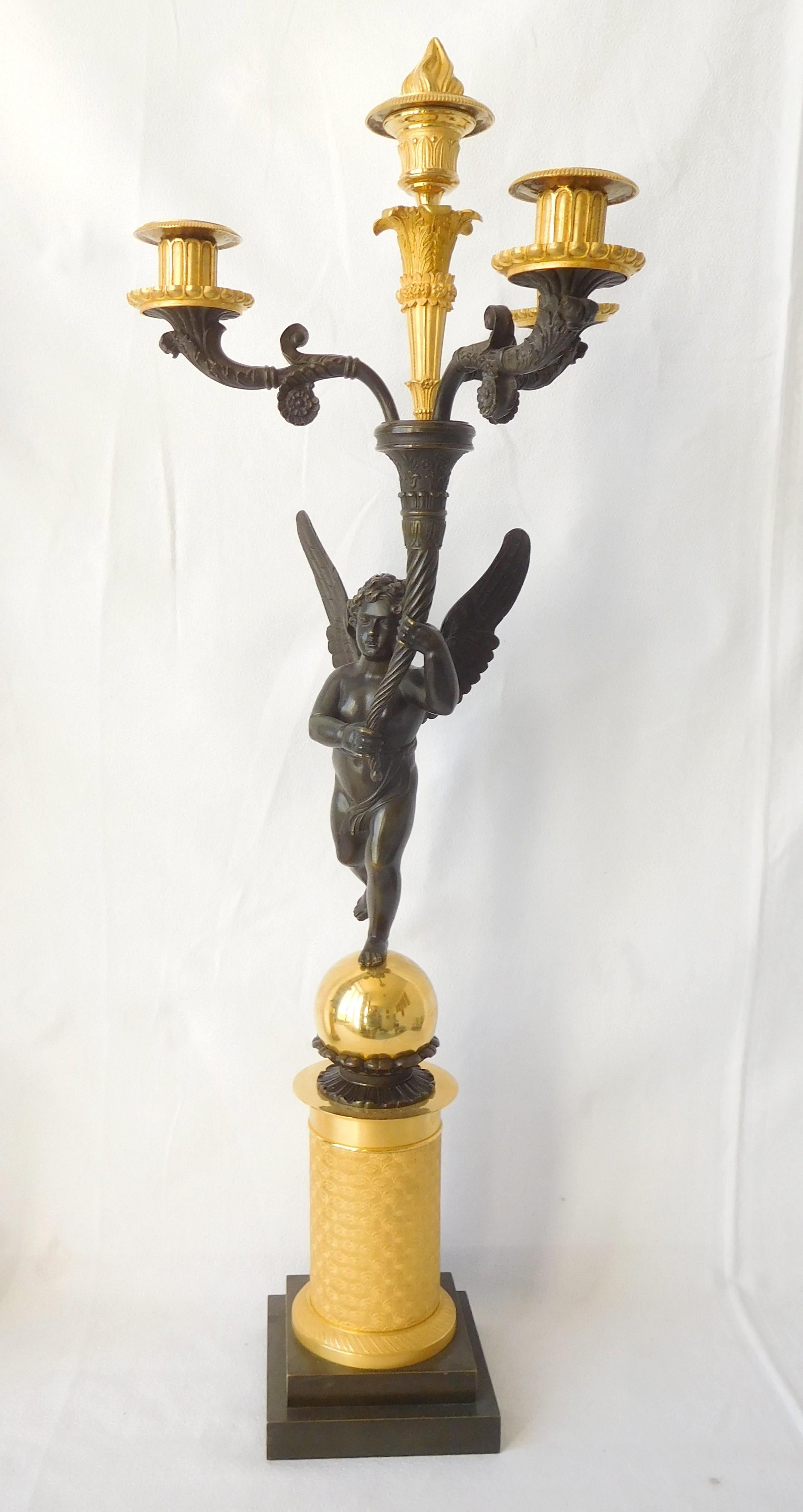 Paar hohe Empire-Kandelaber aus Goldbronze und Bronze, Gerard Jean Galle zugeschrieben (Französisch) im Angebot