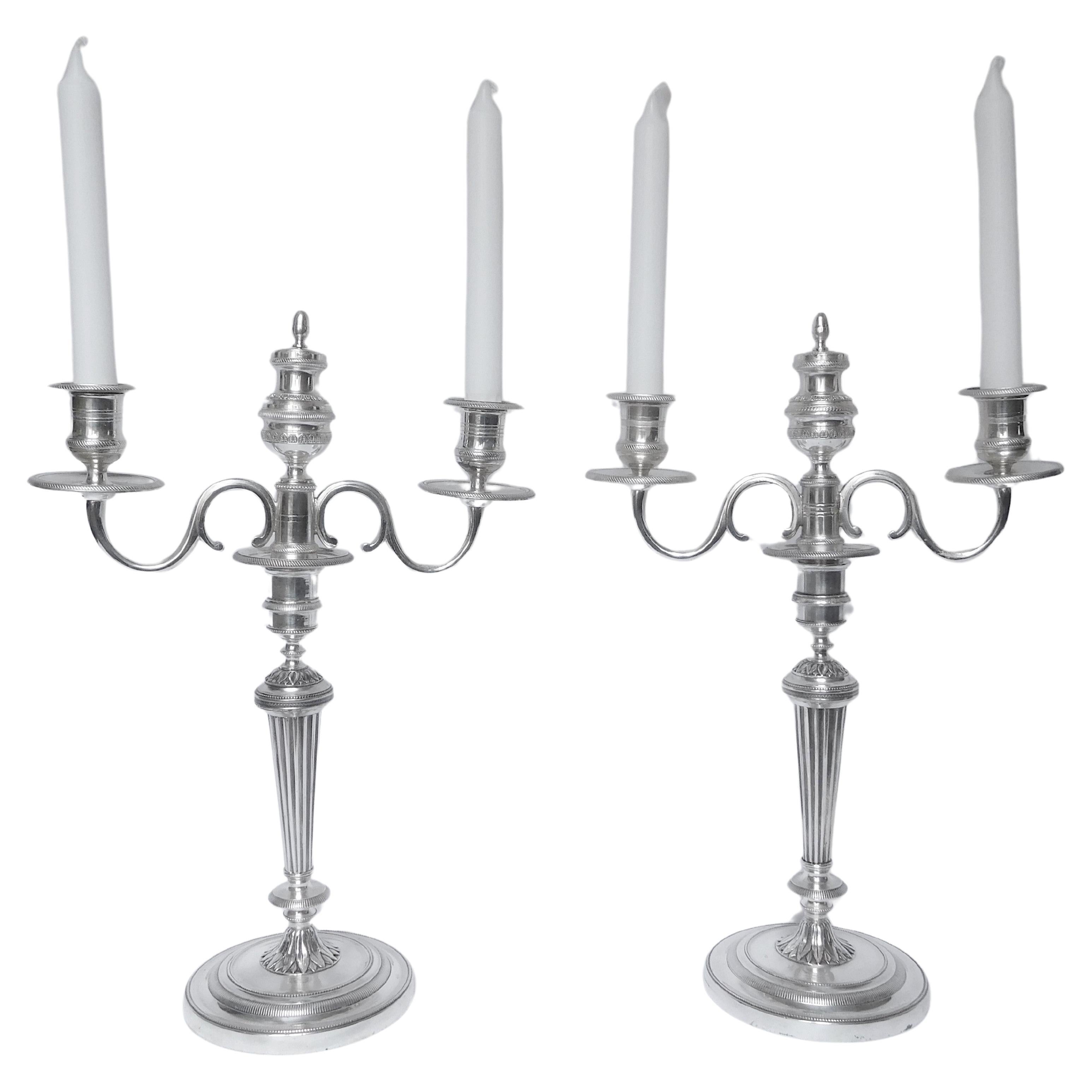 Paire de grands candélabres Empire en métal argenté par JG Galle - début du 19e siècle en vente