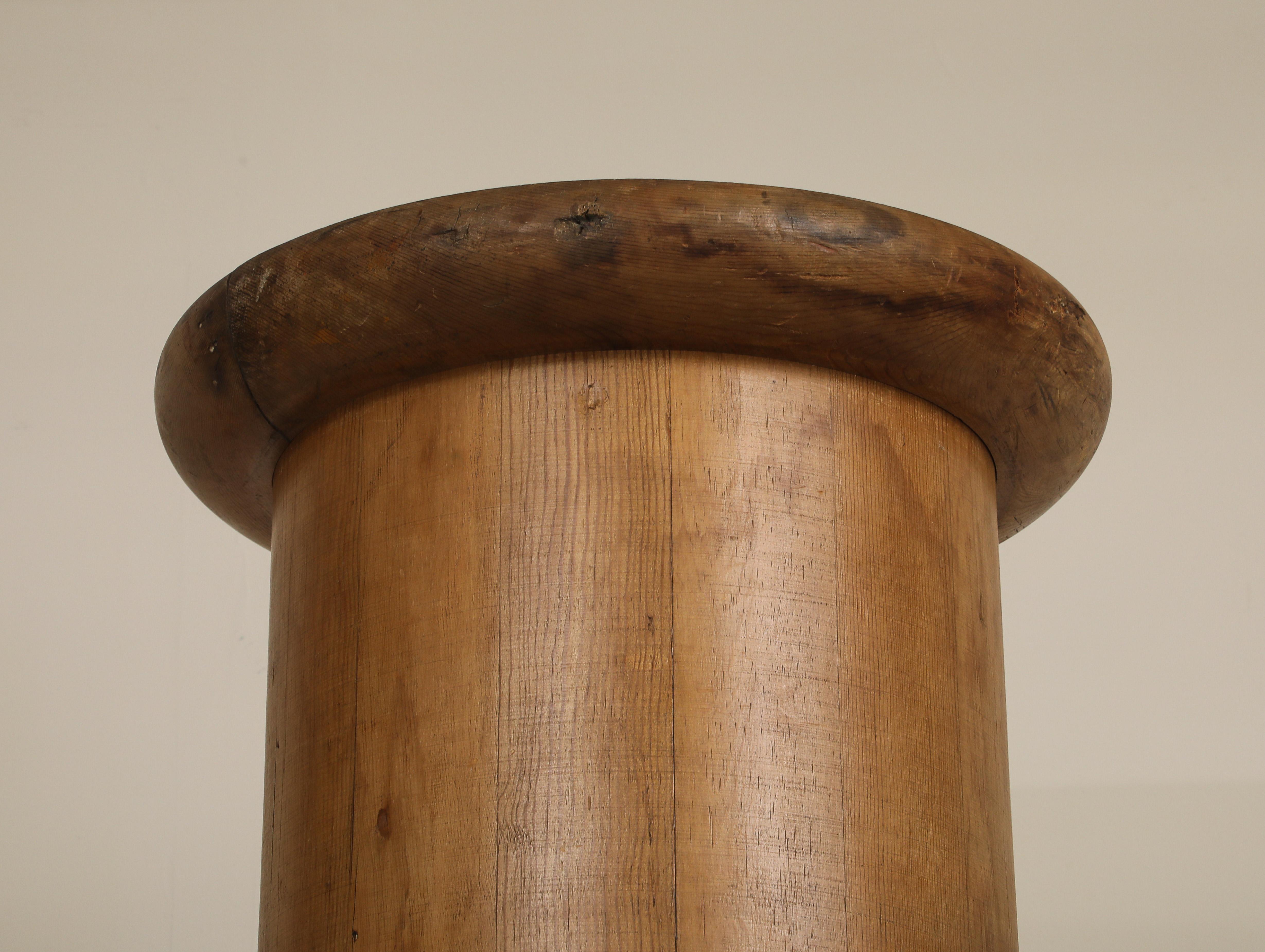 Americano Pair of Tall Fluted Decorative Wood Columns, c. 1930 in vendita