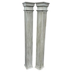 Coppia di colonne angolari alte scanalate in legno dipinto Gustavo