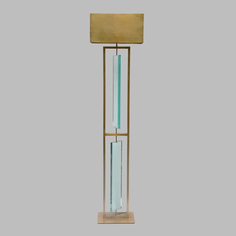 Late 20th Century Pair of Tall Fontana Arte Style Brass and Clear Glass Floor Lamps Italian Design For Sale