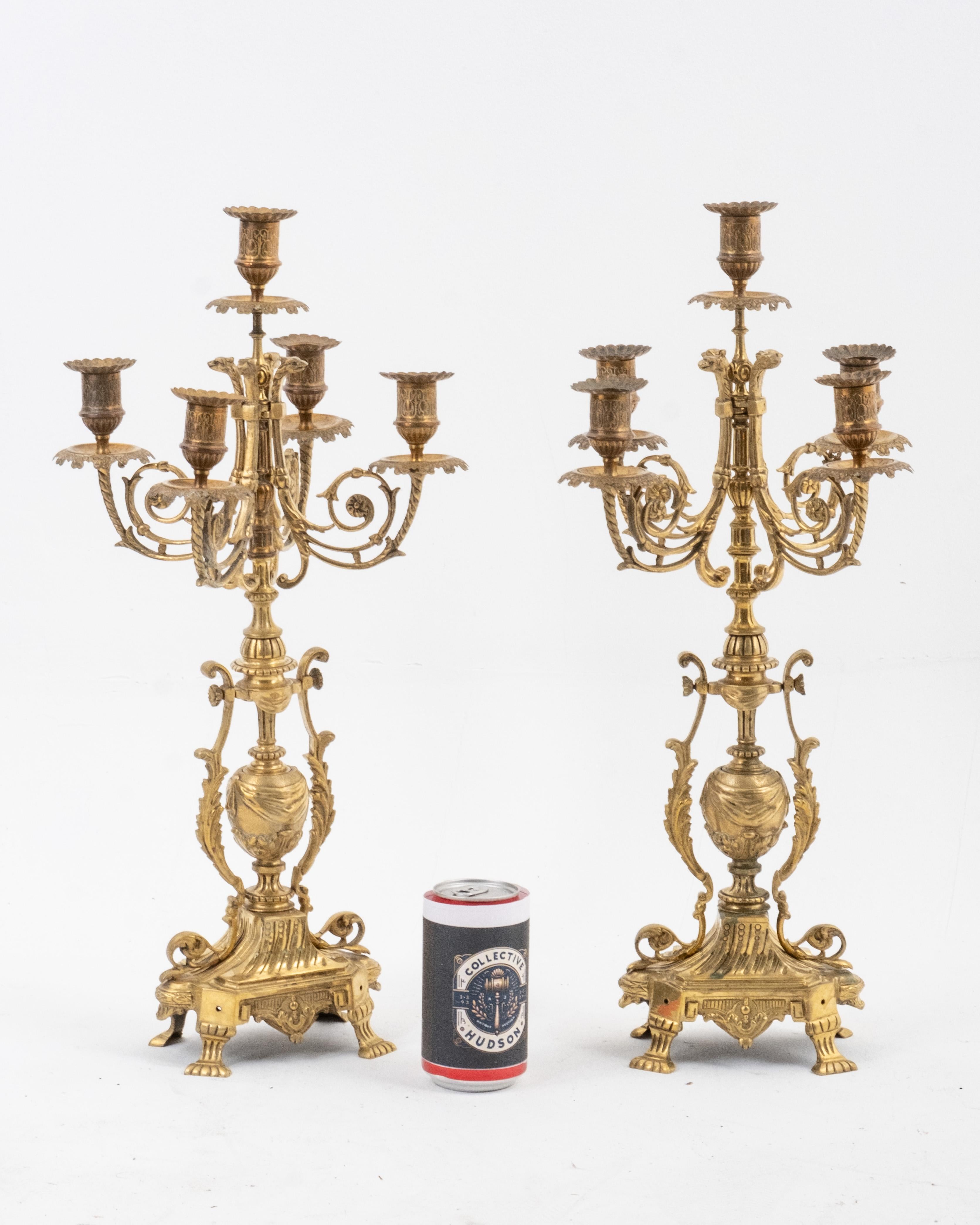 Coppia di alti candelabri francesi in bronzo dorato in stile Luigi XVI in vendita 4