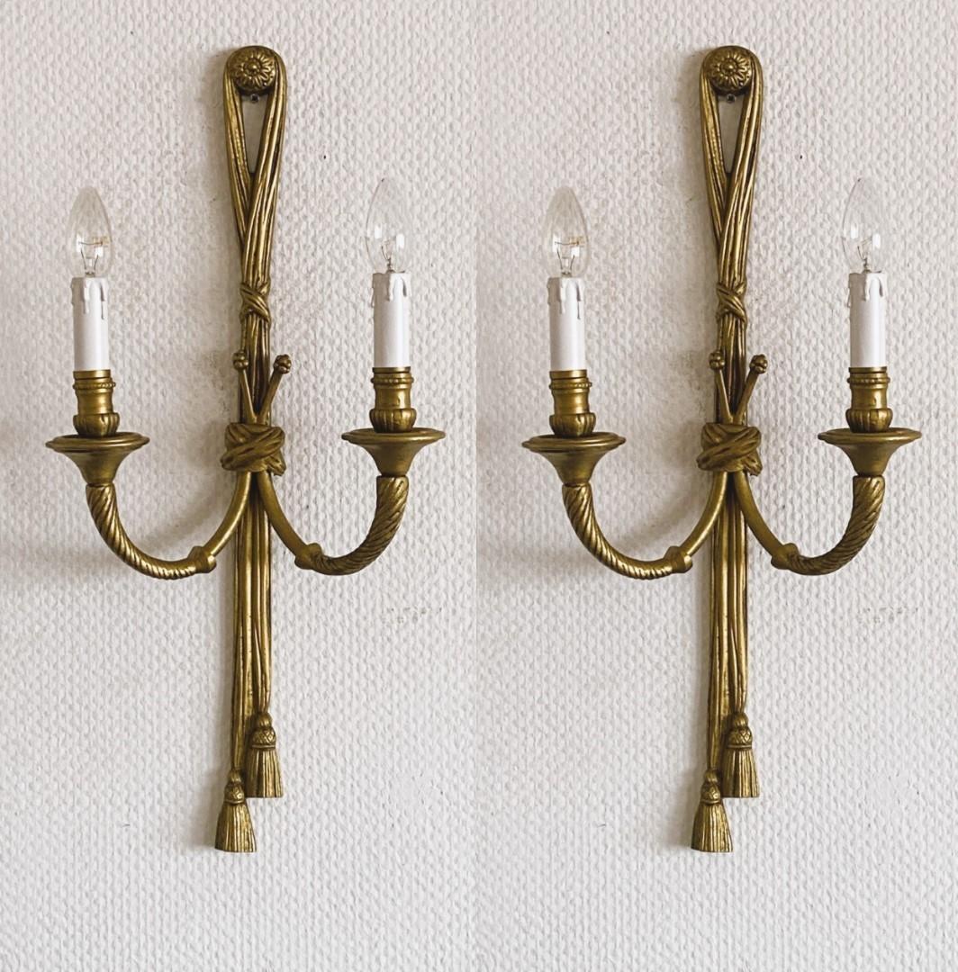 Pair of Tall French Louis XVI Gilt Bronze Electrified Wall Sconces In Good Condition For Sale In Frankfurt am Main, DE