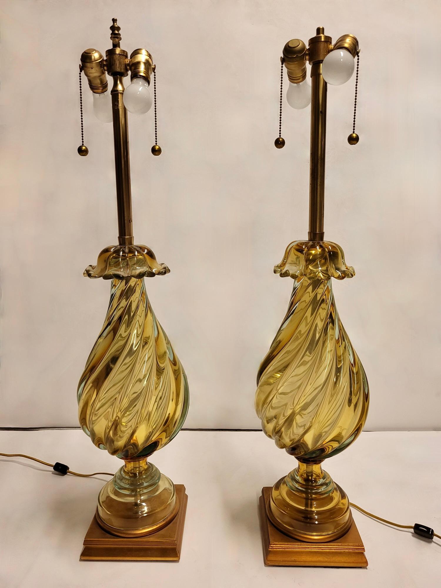 Verre Paire de lampes de bureau hautes en verre, vers 1940 en vente