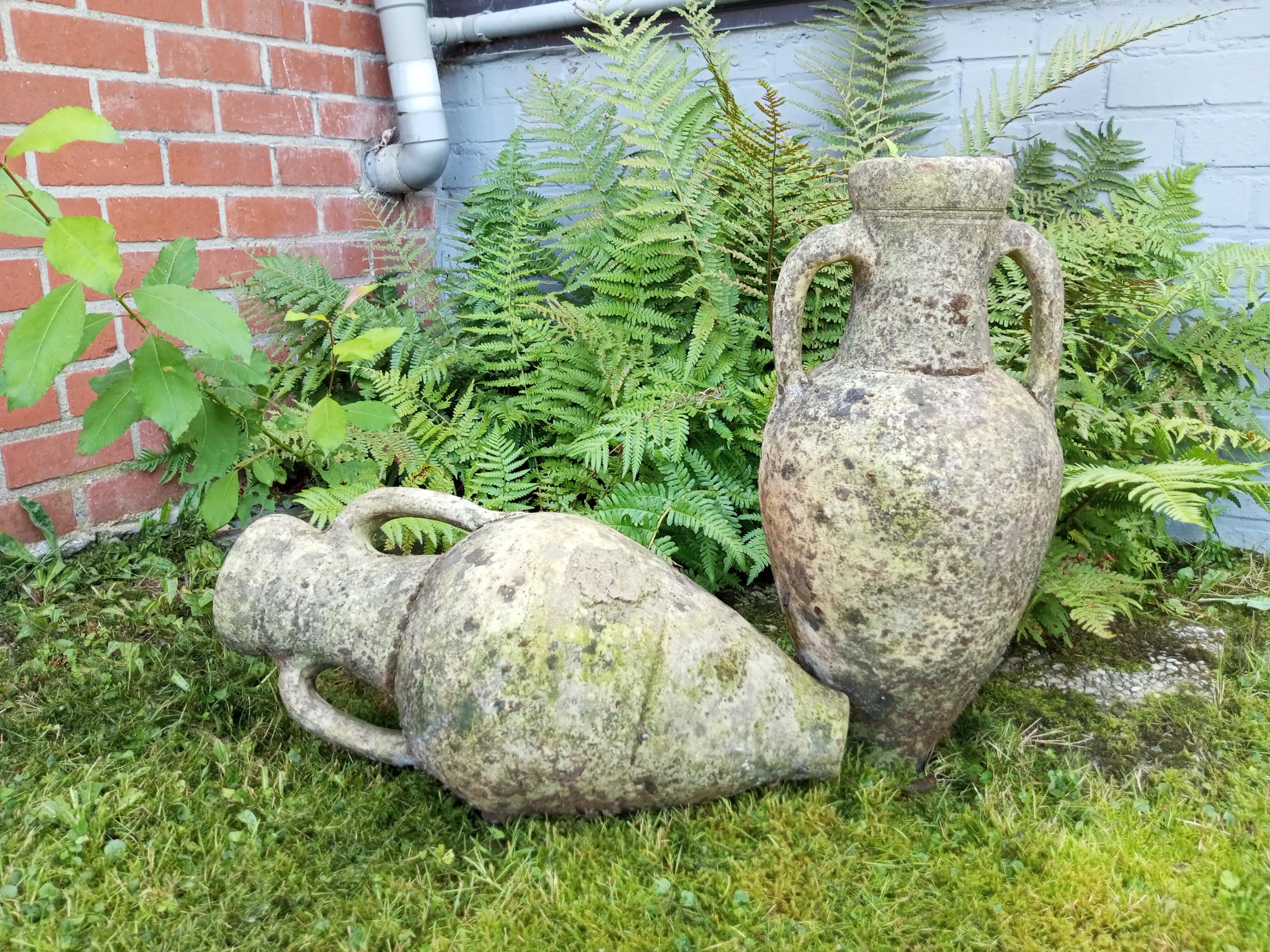 Paire de grands vases jardiniers Amphora en terre cuite de style grec Bon état - En vente à Nottingham, GB