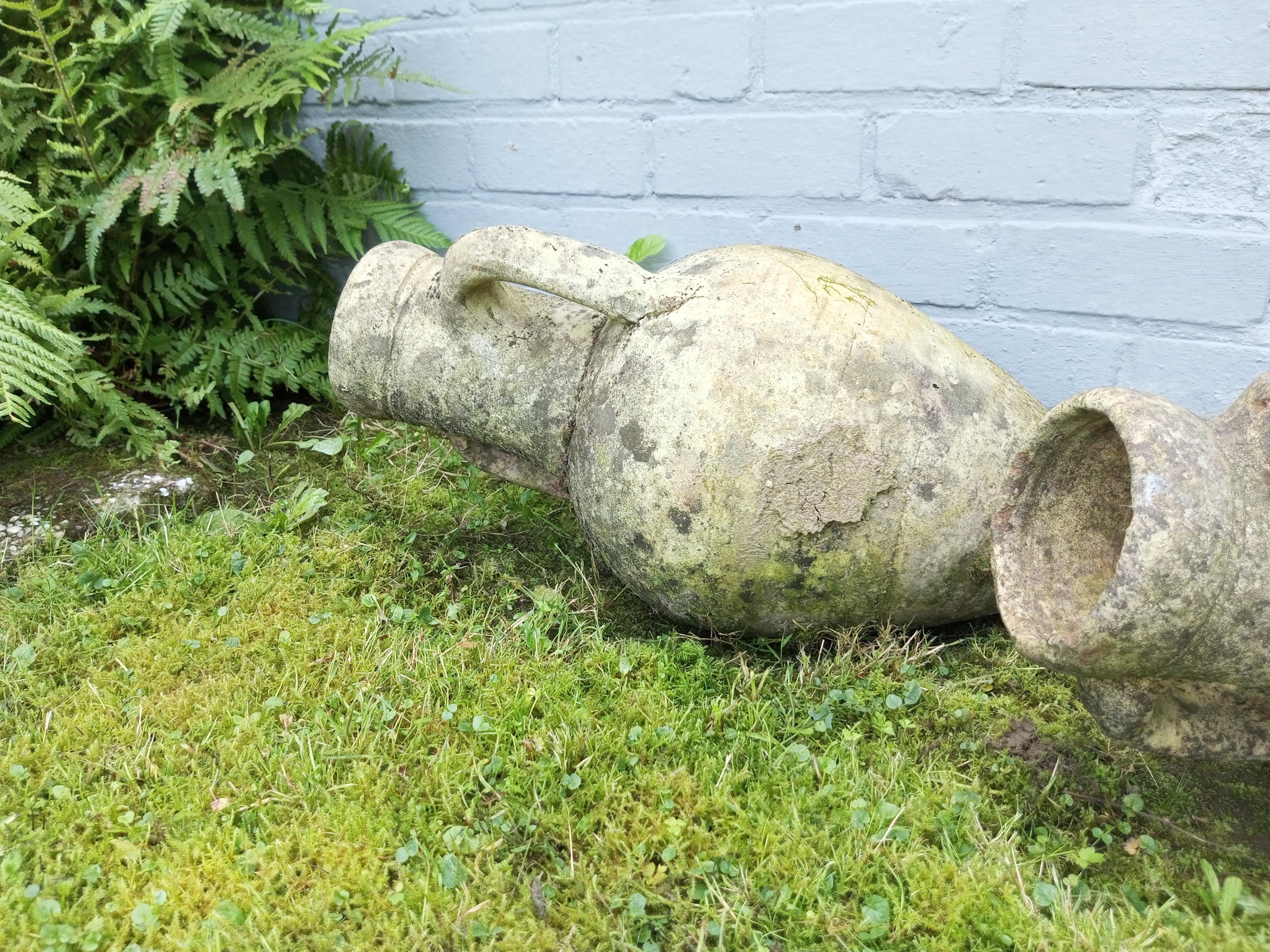 Paire de grands vases jardiniers Amphora en terre cuite de style grec en vente 1