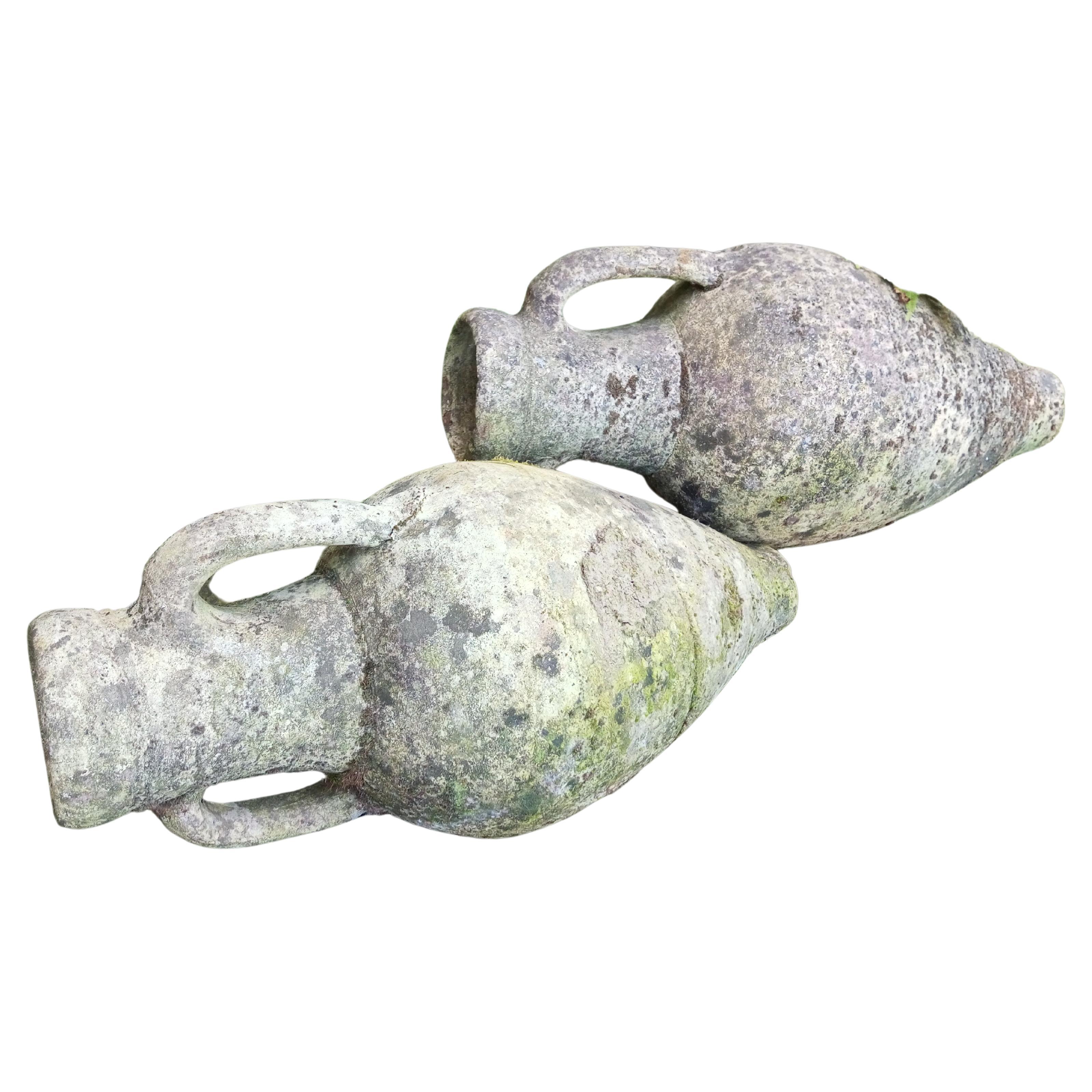 Paire de grands vases jardiniers Amphora en terre cuite de style grec en vente